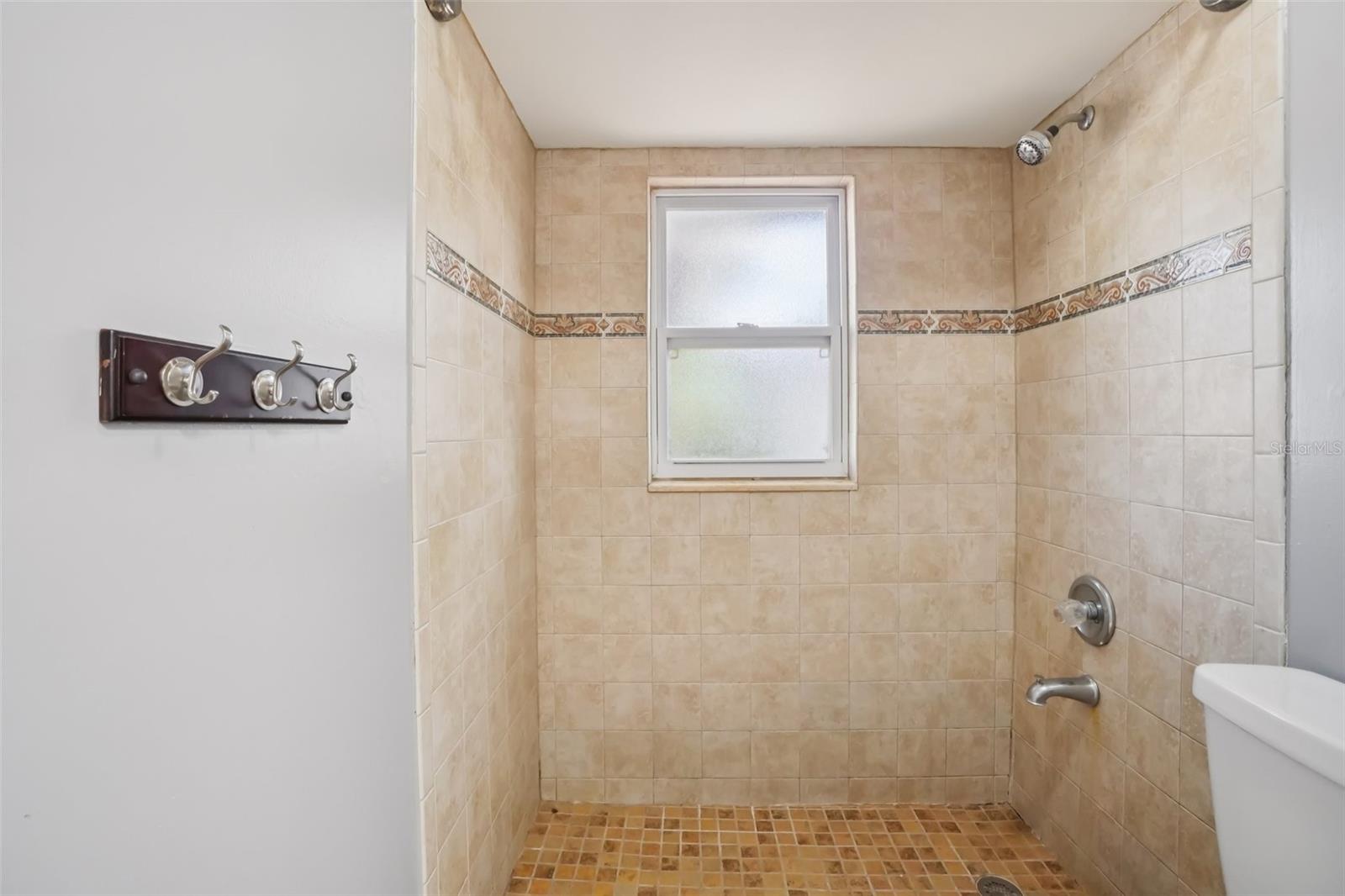 Image 17 of 25 For 618 Rollingwood Lane