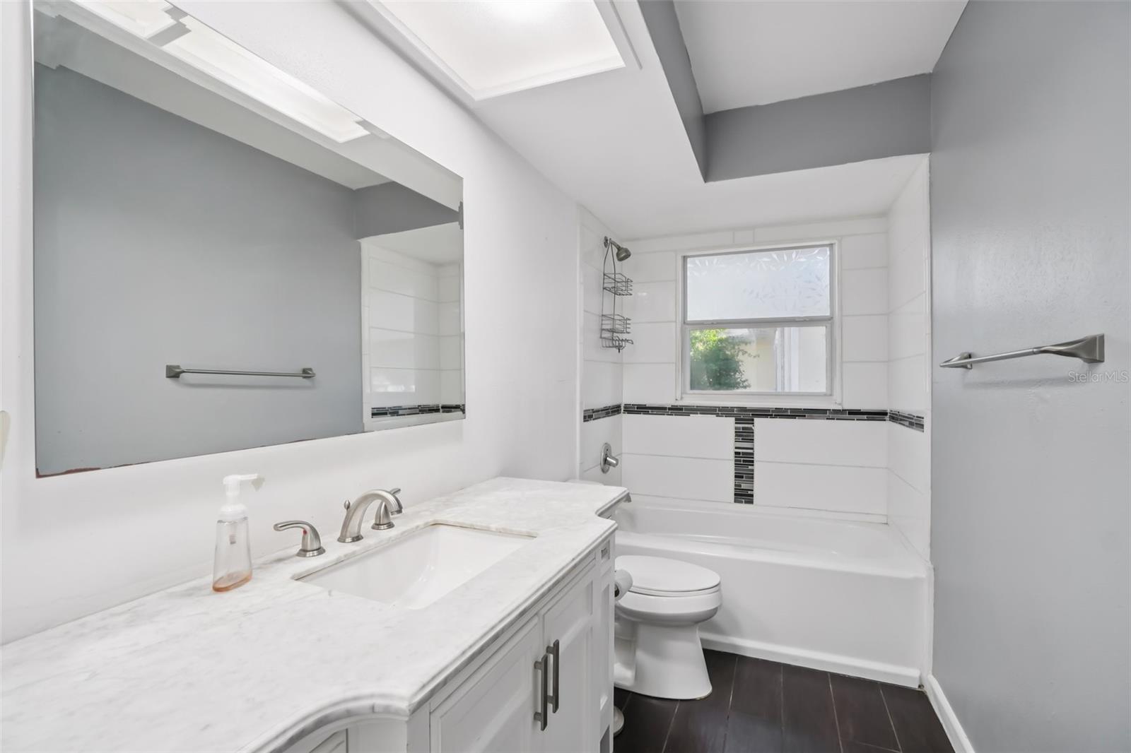 Image 19 of 25 For 618 Rollingwood Lane