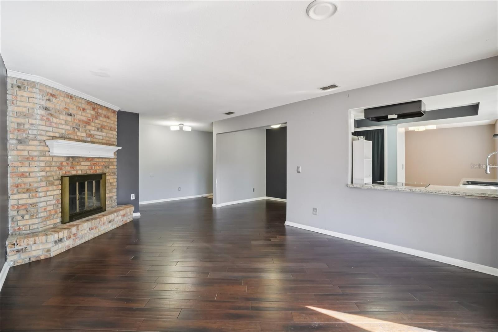 Image 6 of 25 For 618 Rollingwood Lane