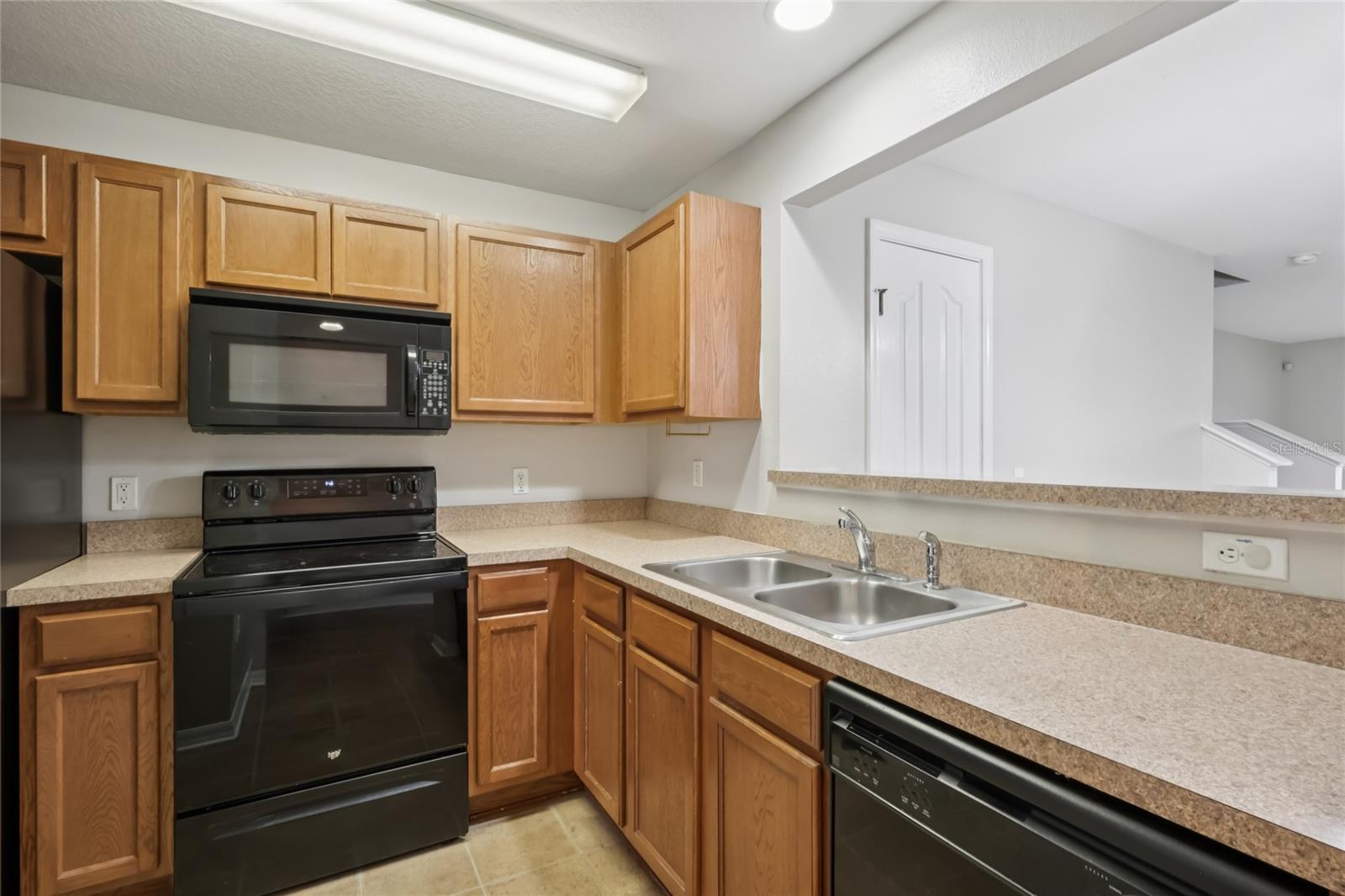 Image 10 of 39 For 10814 Kensington Park Avenue