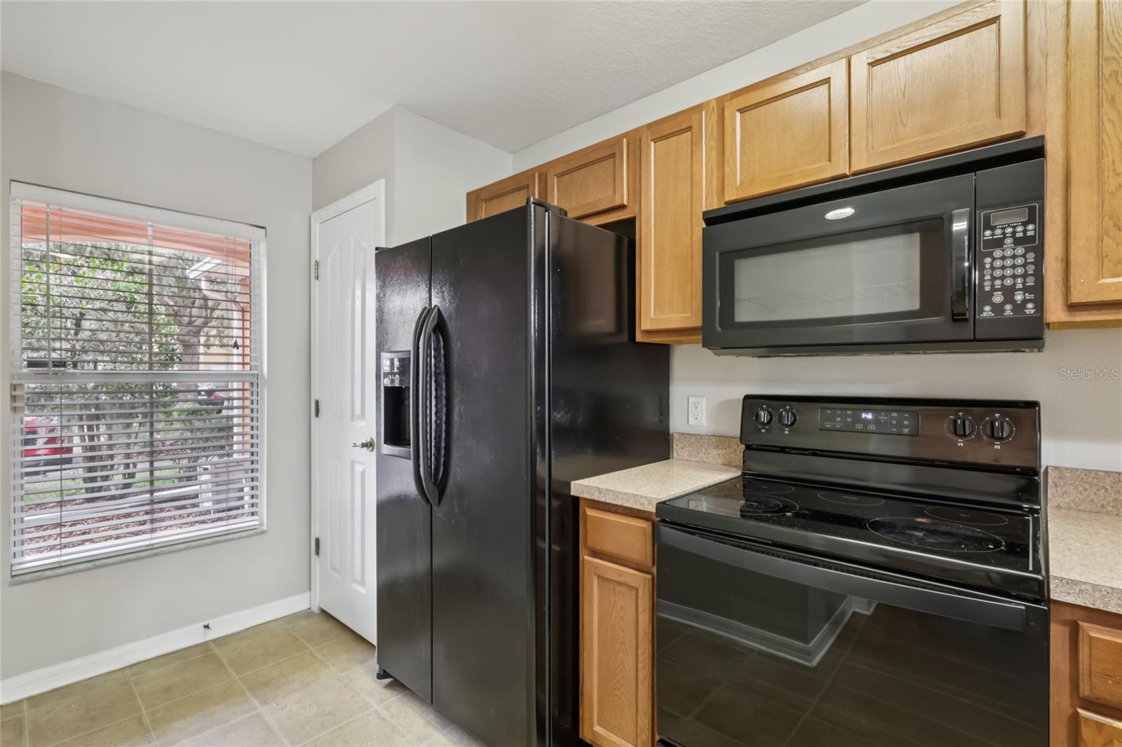 Image 11 of 39 For 10814 Kensington Park Avenue