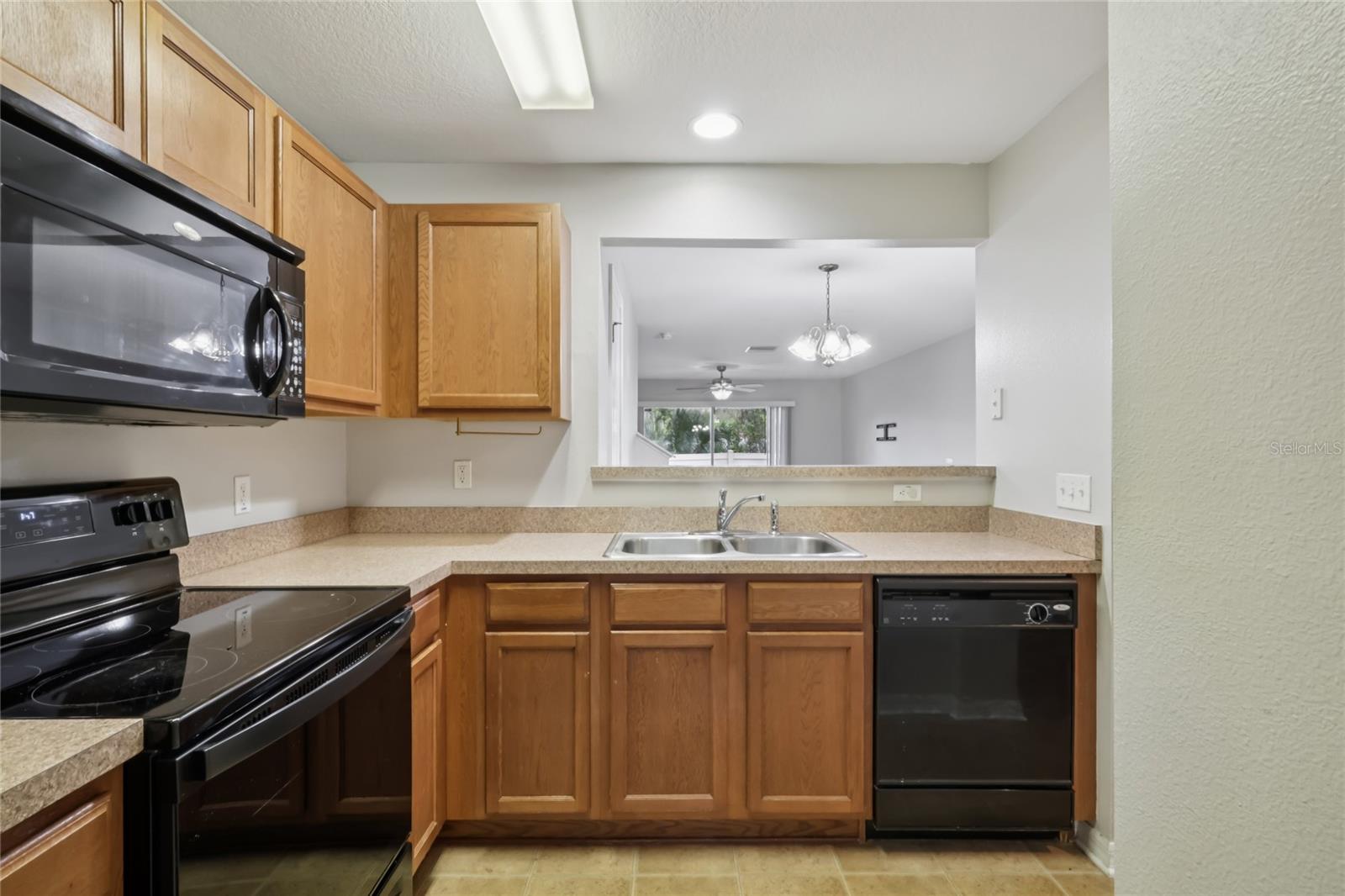 Image 12 of 39 For 10814 Kensington Park Avenue