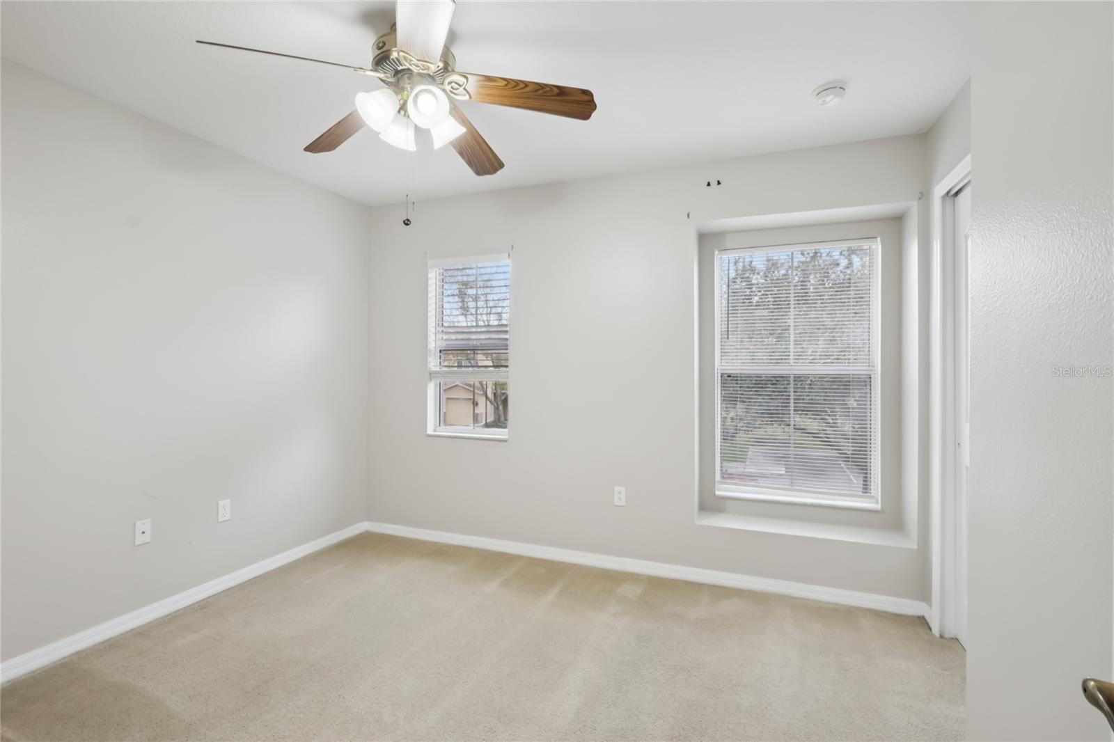 Image 15 of 39 For 10814 Kensington Park Avenue