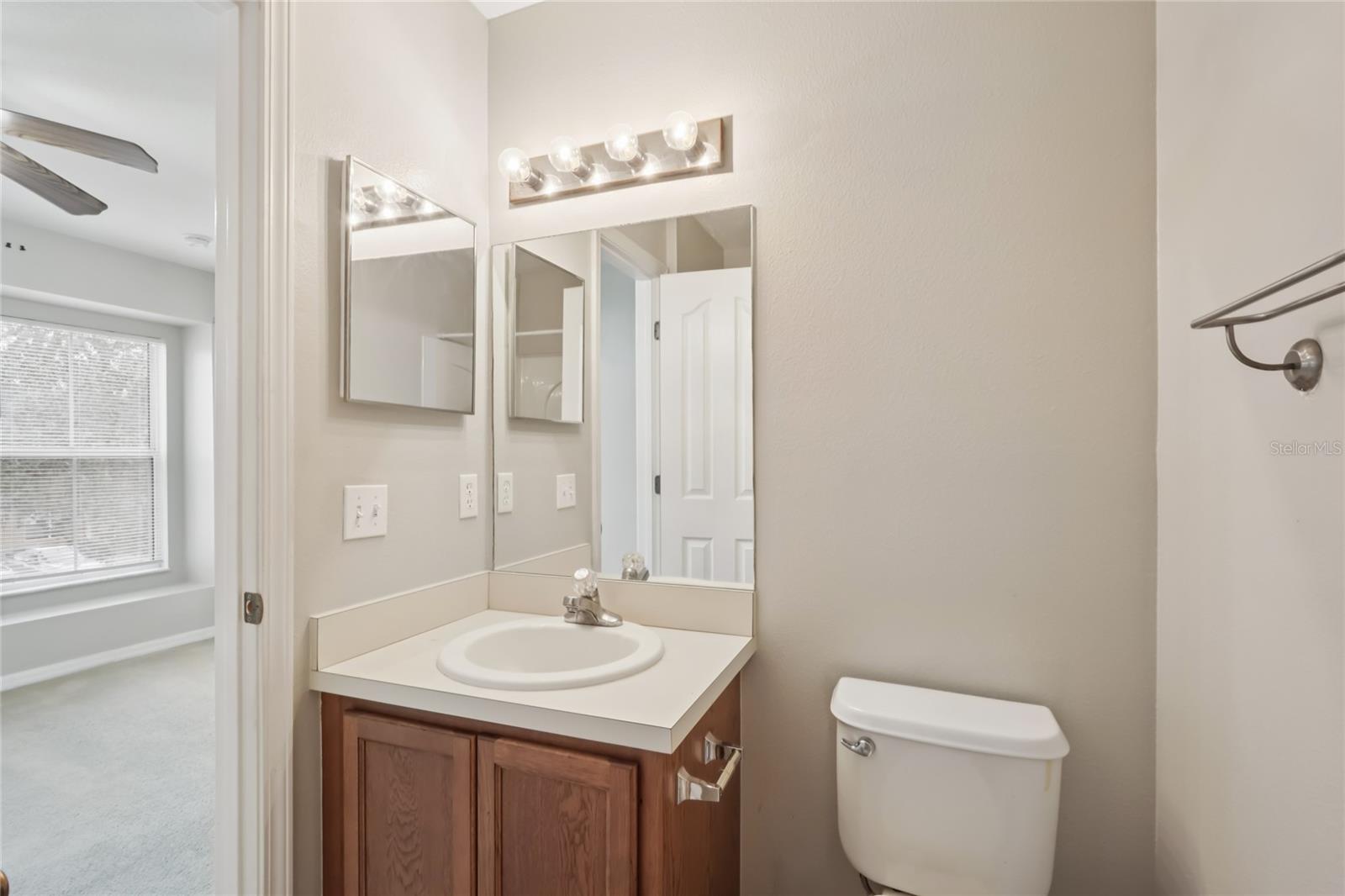 Image 20 of 39 For 10814 Kensington Park Avenue