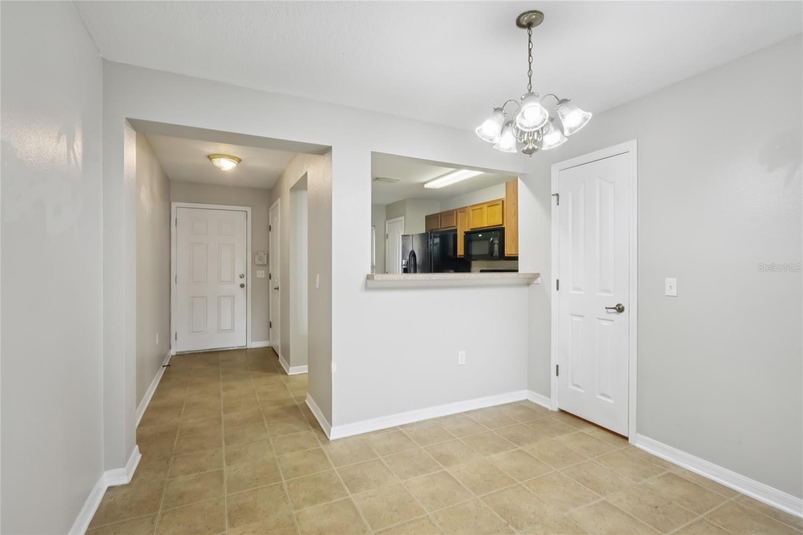 Image 7 of 39 For 10814 Kensington Park Avenue