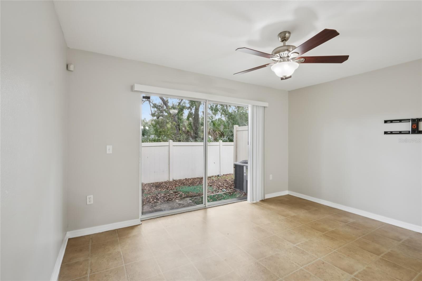 Image 9 of 39 For 10814 Kensington Park Avenue