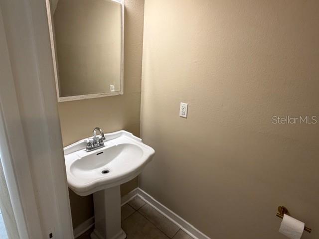 Image 8 of 21 For 140 Douglas Road W D