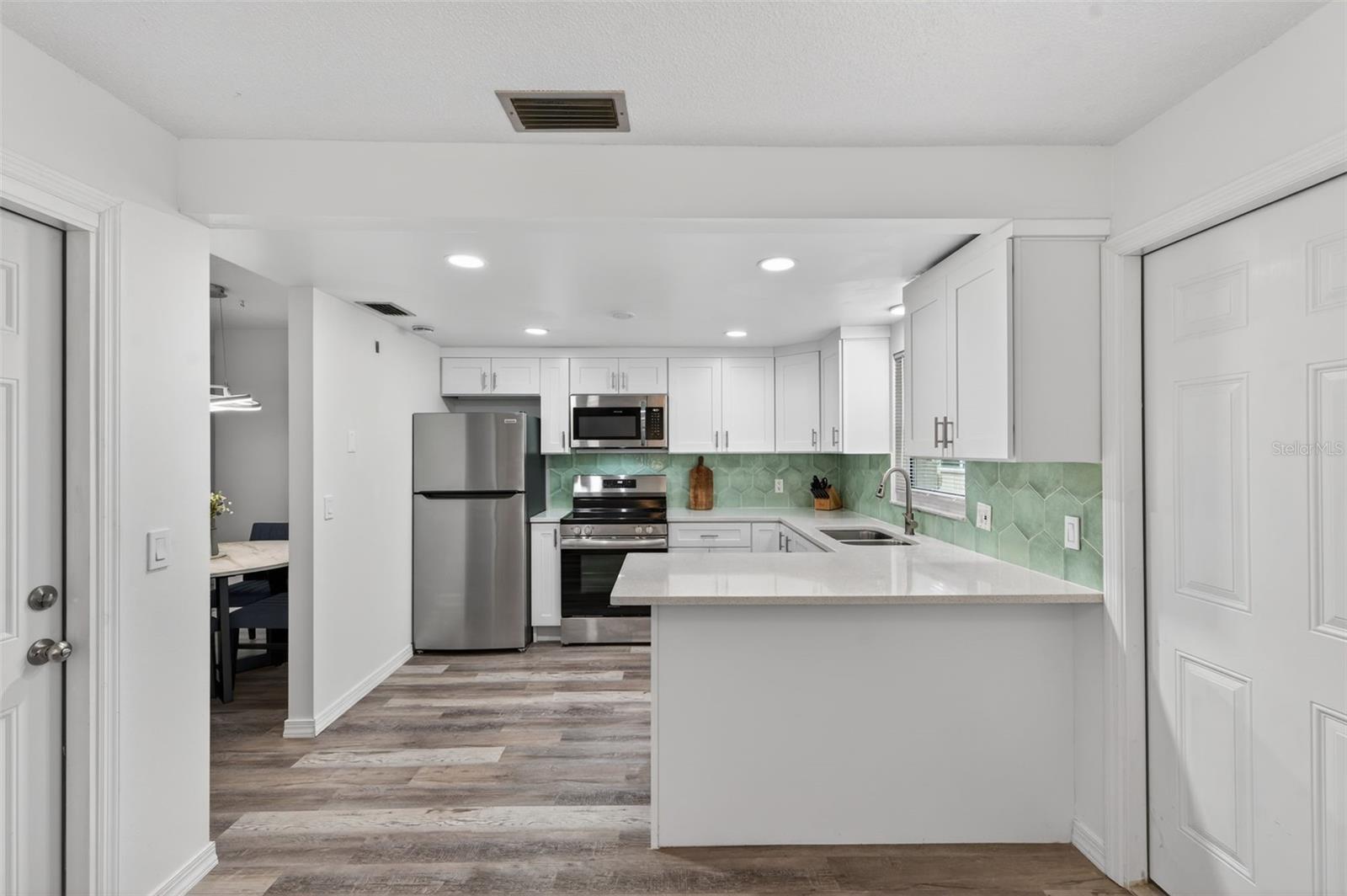 Image 11 of 31 For 8245 Vendome Boulevard N