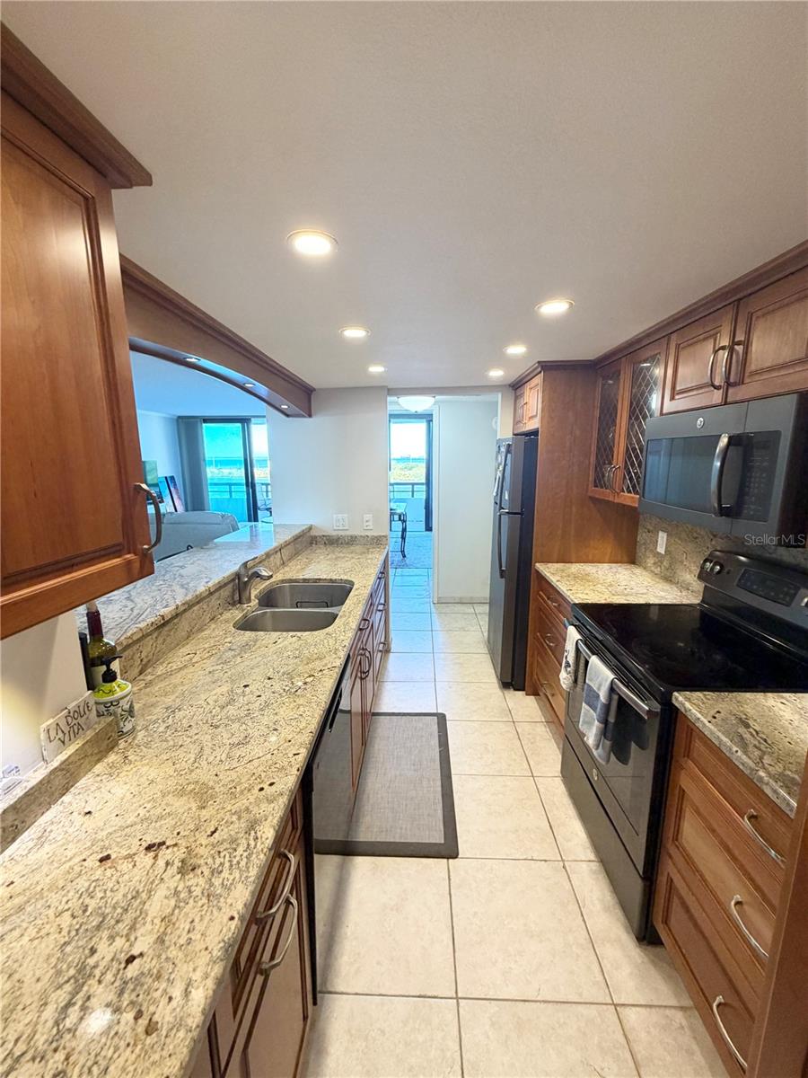 Image 9 of 23 For 5701 Mariner Street 502