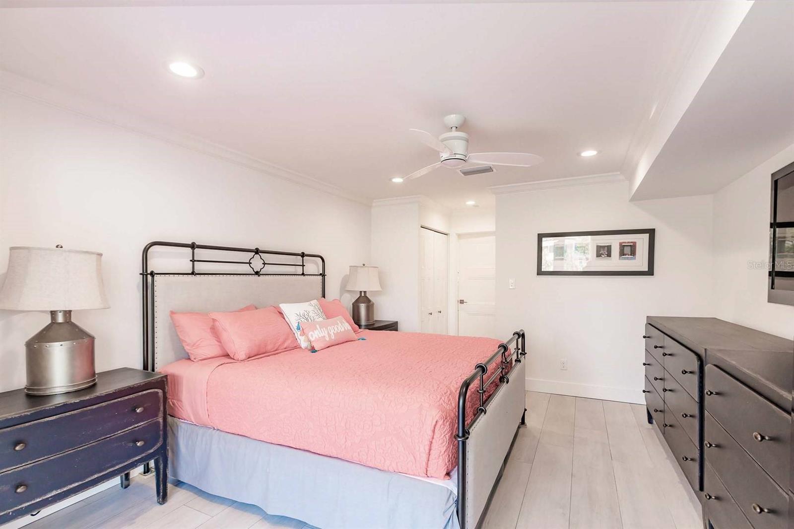 Image 21 of 37 For 1125 Peppertree Drive 102