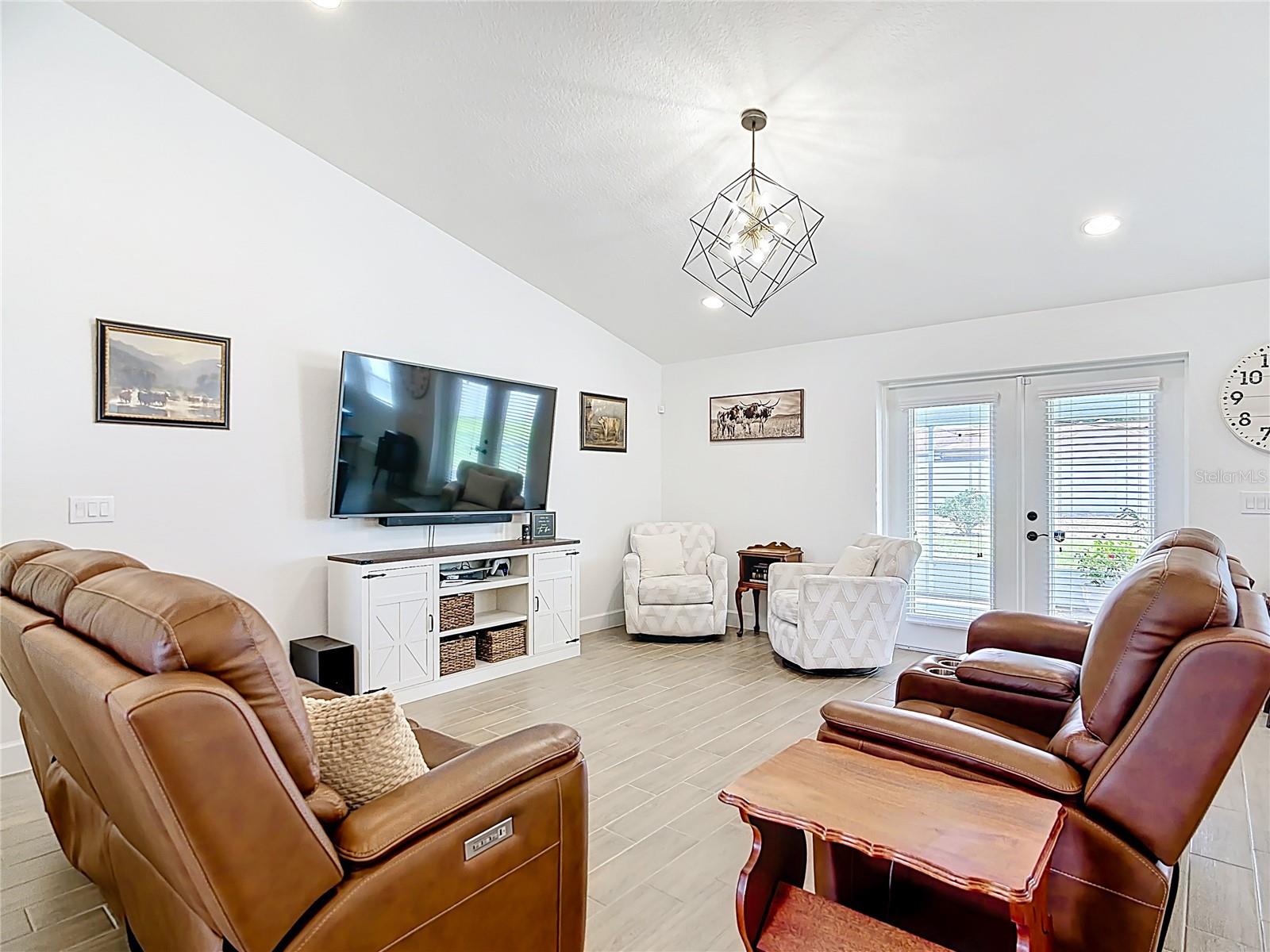 Image 19 of 47 For 2106 Hadley Road