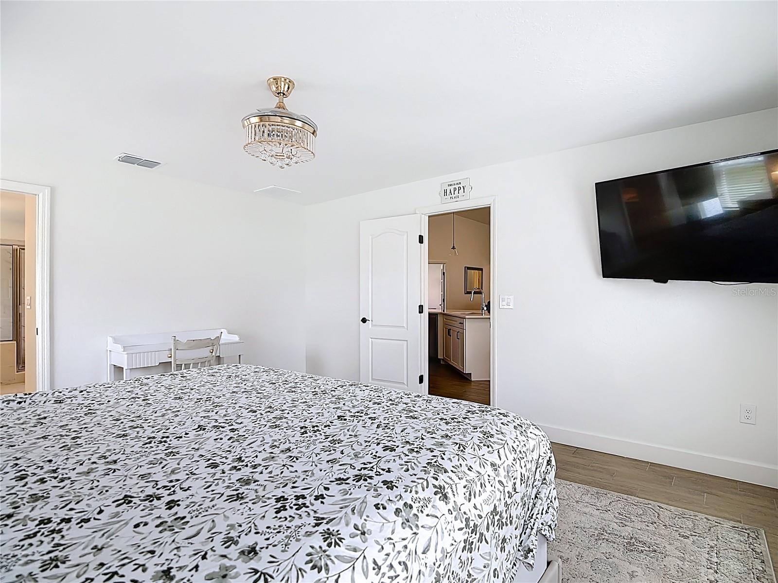 Image 24 of 47 For 2106 Hadley Road