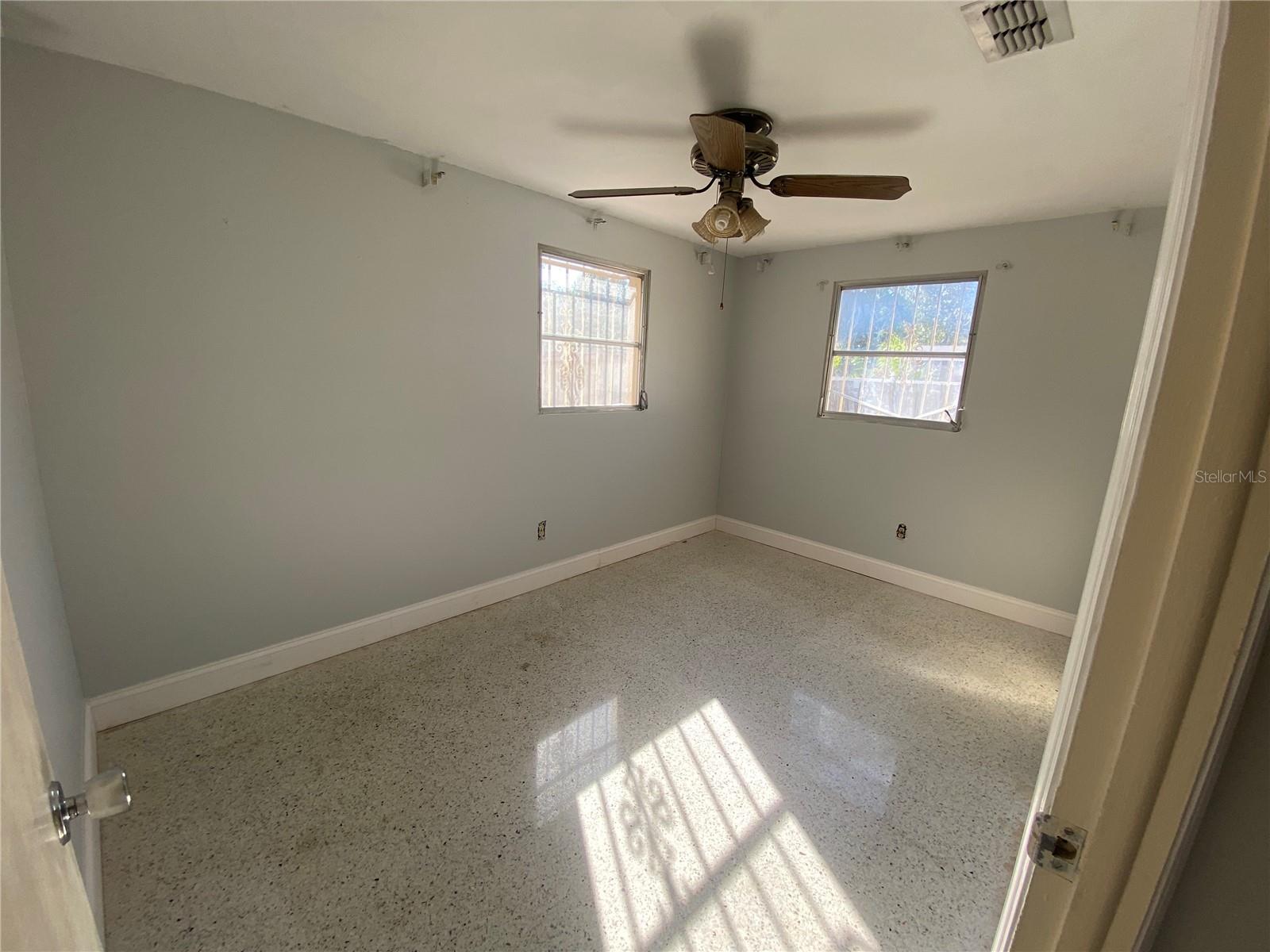 Image 11 of 21 For 4522 Henry Avenue