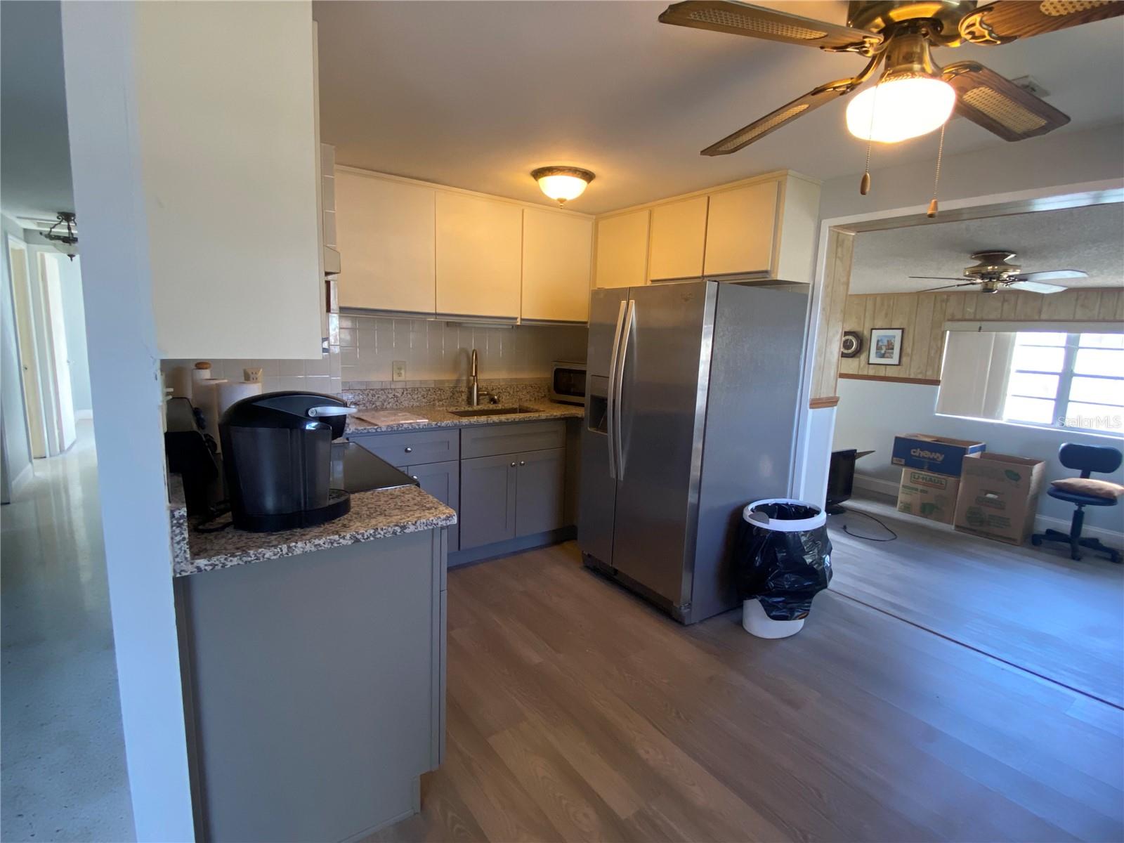 Image 6 of 21 For 4522 Henry Avenue