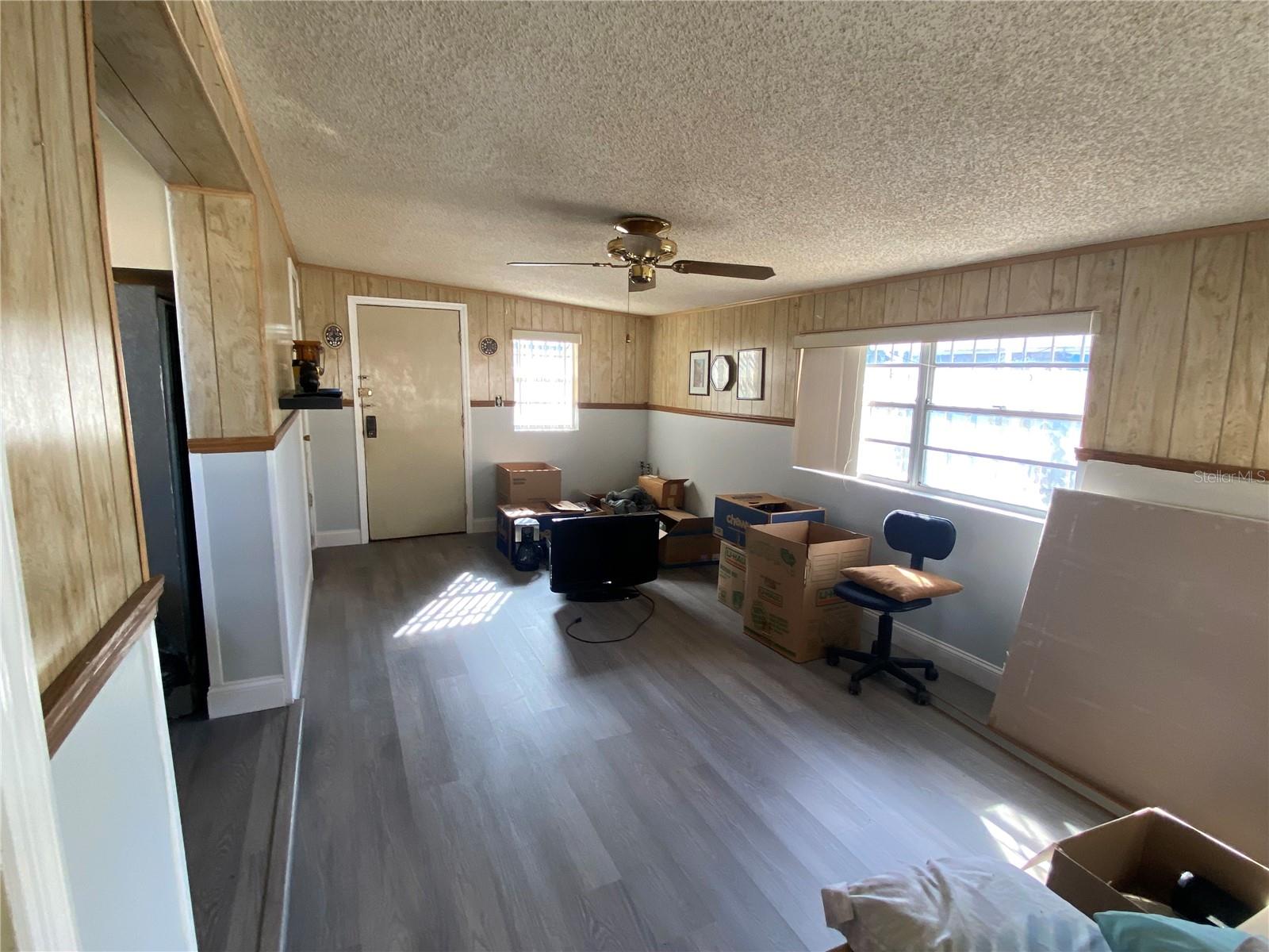 Image 7 of 21 For 4522 Henry Avenue