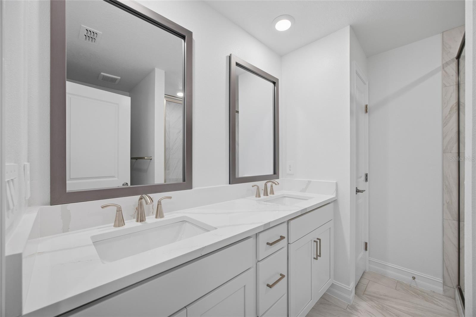 Image 22 of 34 For 4510 Manhattan Avenue 14