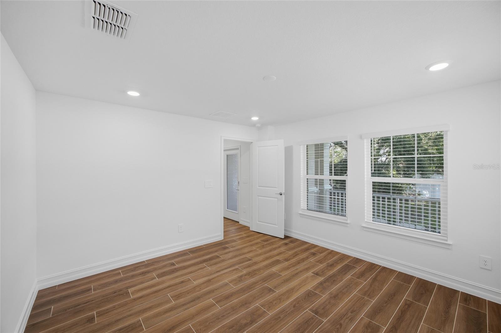 Image 8 of 34 For 4510 Manhattan Avenue 14