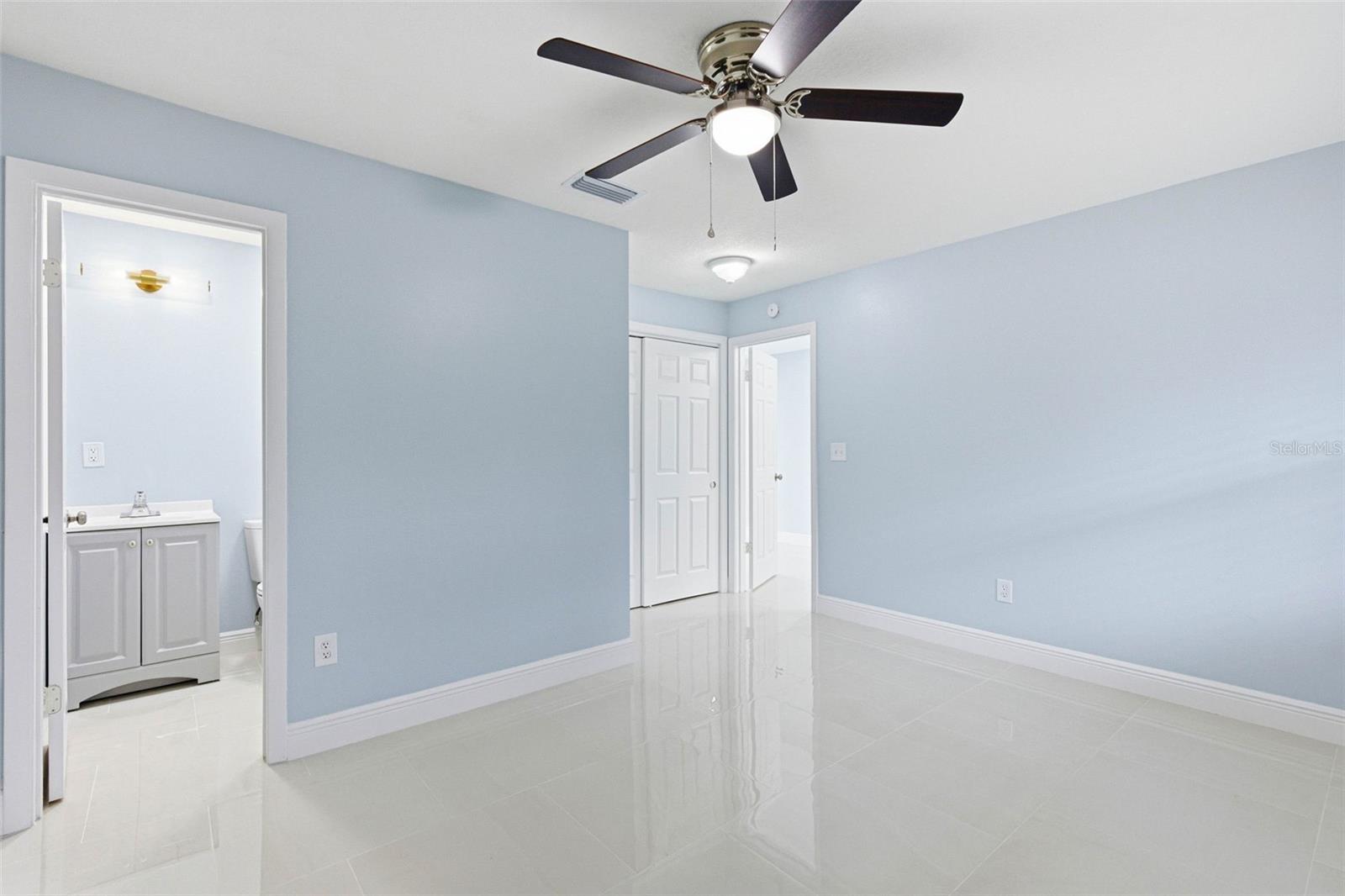 Image 10 of 23 For 915 Maydell Drive