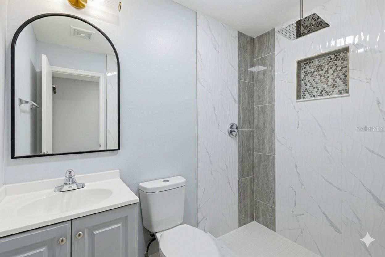 Image 12 of 23 For 915 Maydell Drive