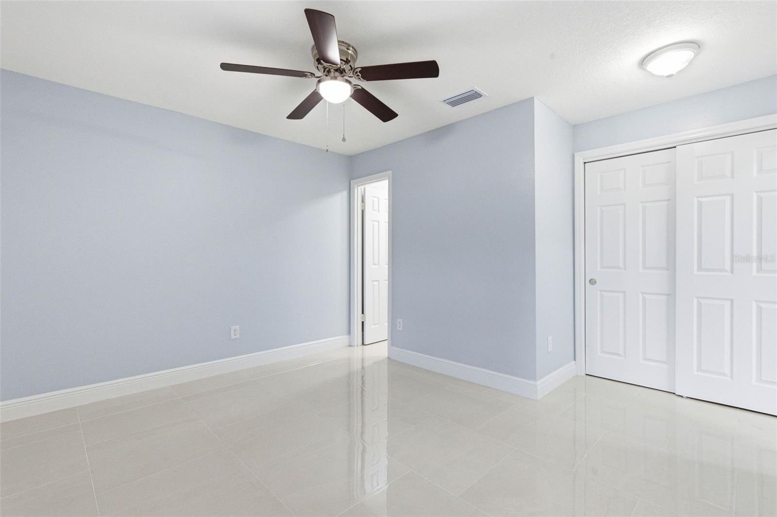 Image 14 of 23 For 915 Maydell Drive