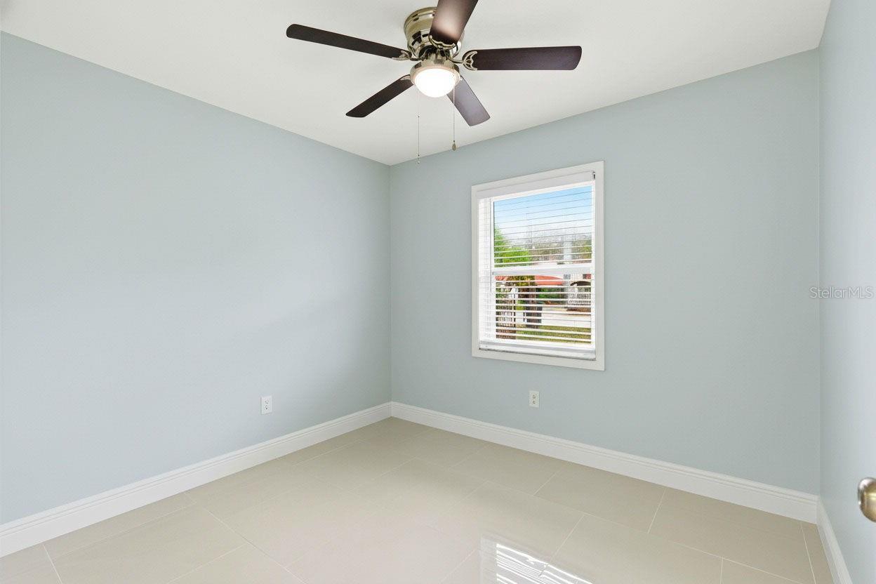 Image 15 of 23 For 915 Maydell Drive