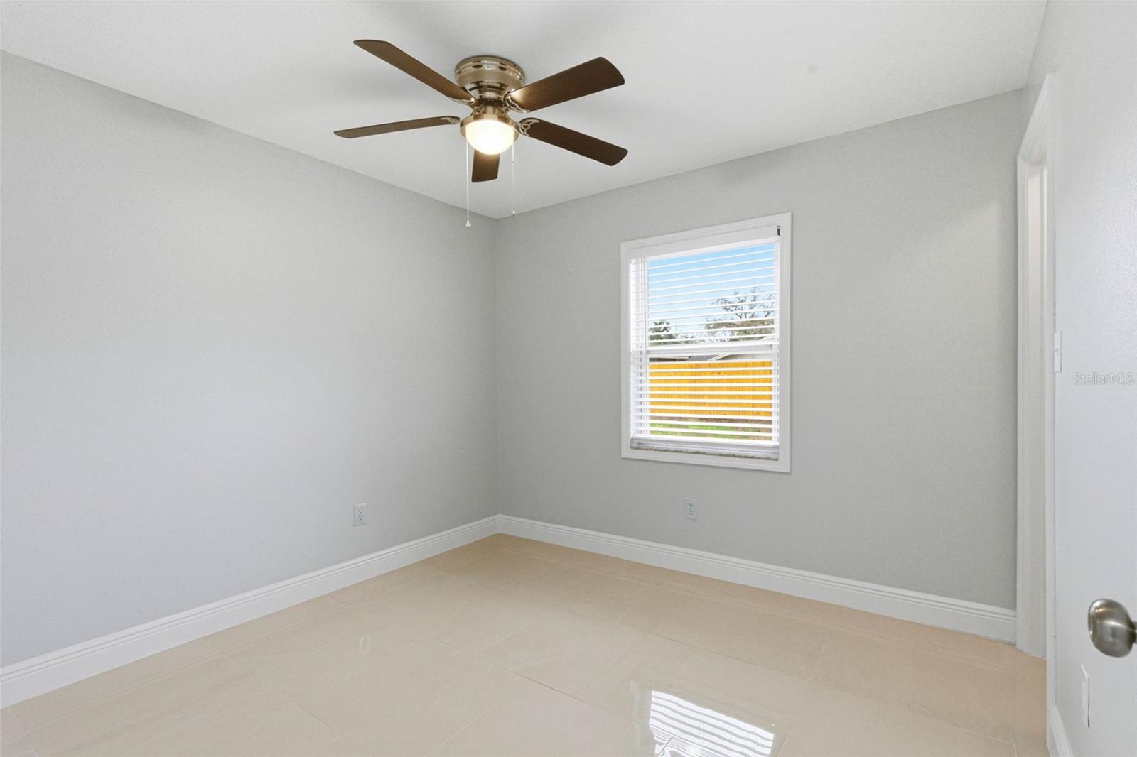 Image 16 of 23 For 915 Maydell Drive