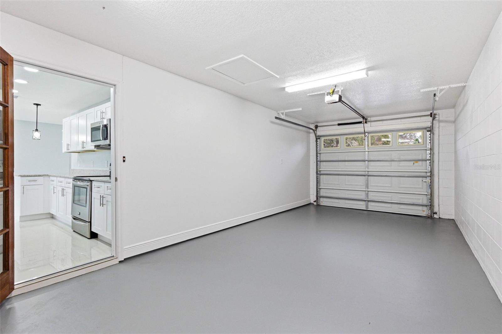 Image 18 of 23 For 915 Maydell Drive