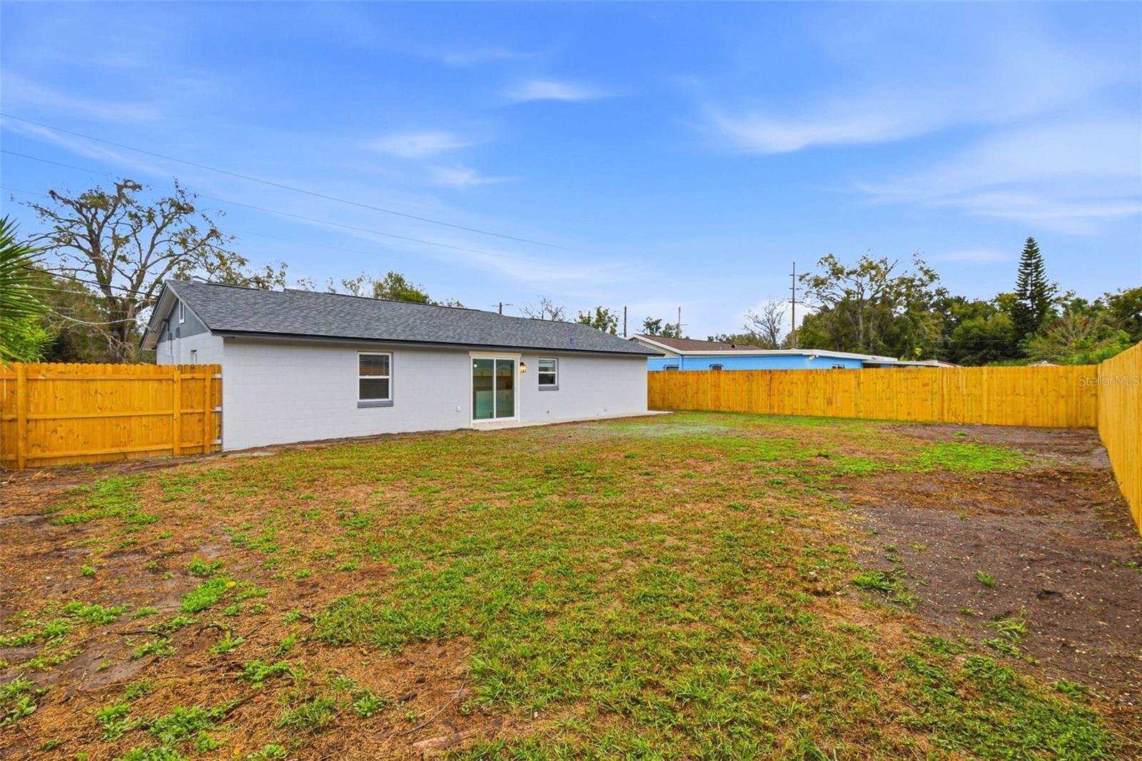 Image 19 of 23 For 915 Maydell Drive