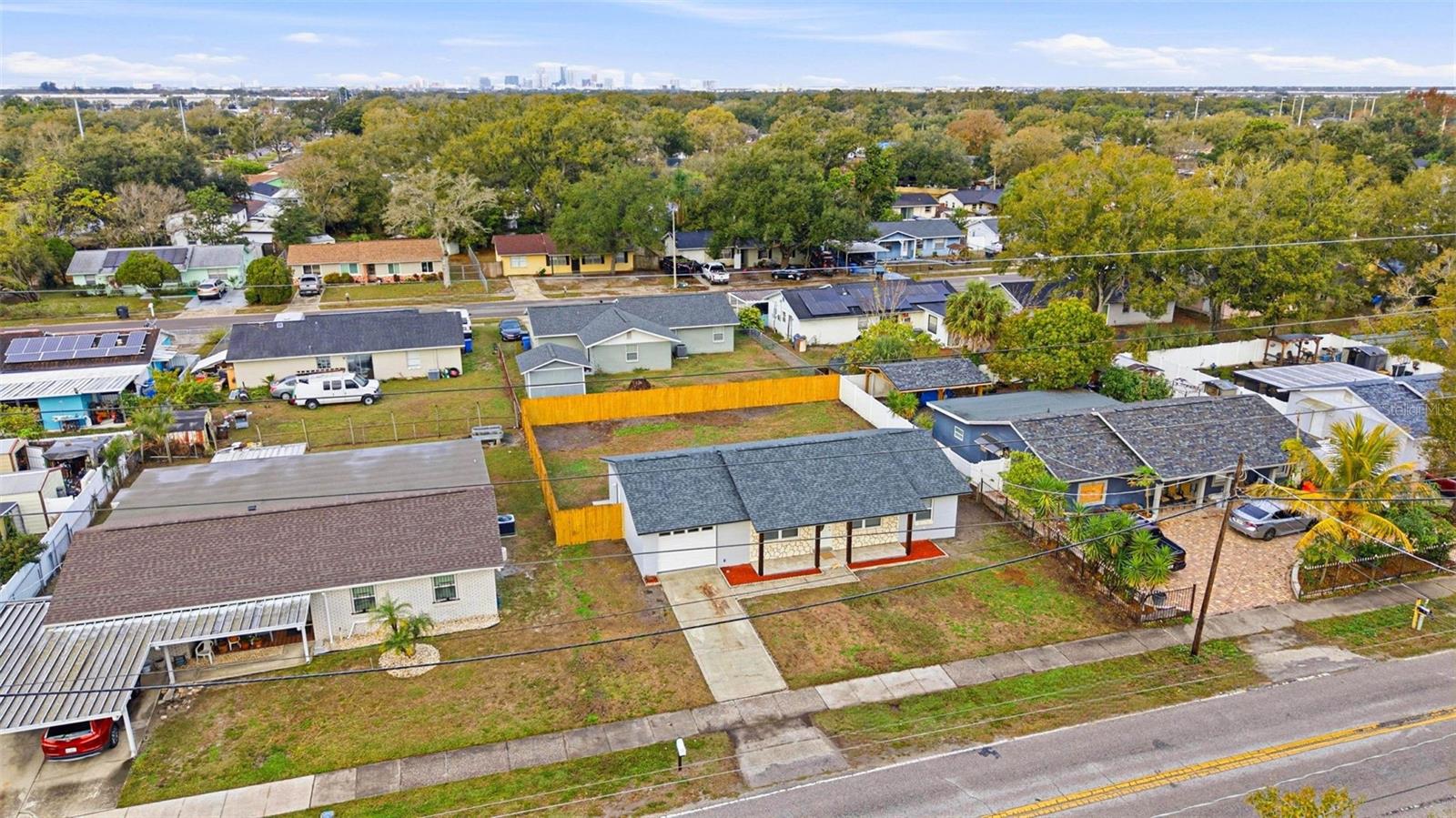 Image 21 of 23 For 915 Maydell Drive