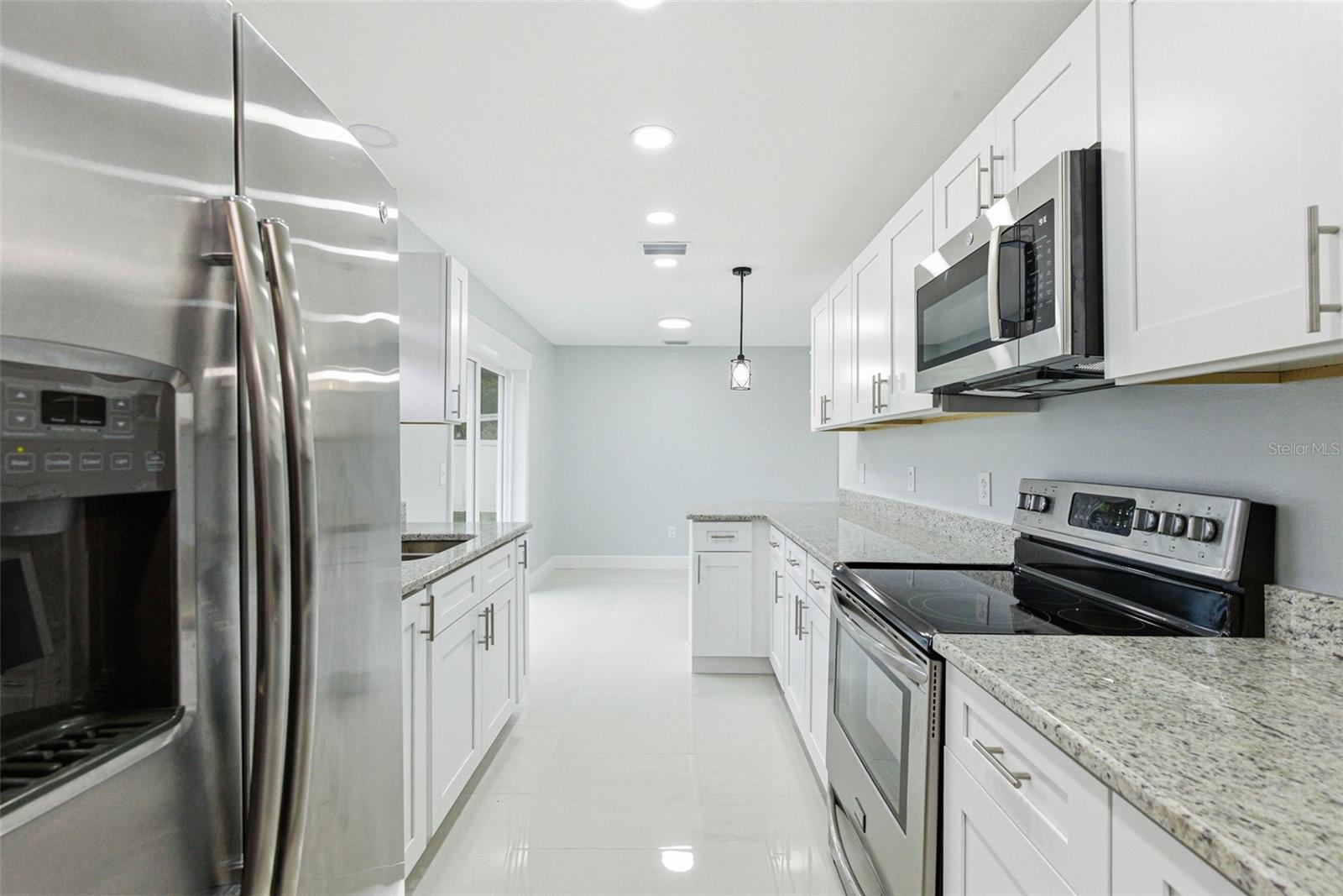 Image 7 of 23 For 915 Maydell Drive