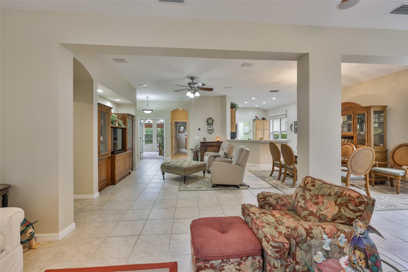 Image 16 of 54 For 1118 Emerald Dunes Drive