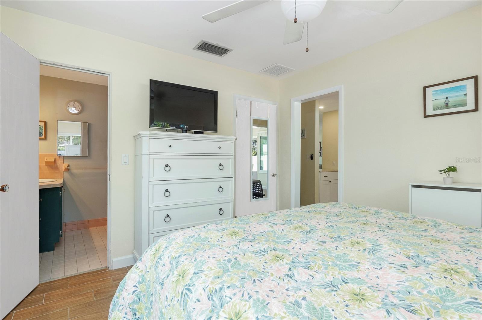 Image 12 of 23 For 731 44th Avenue Ne