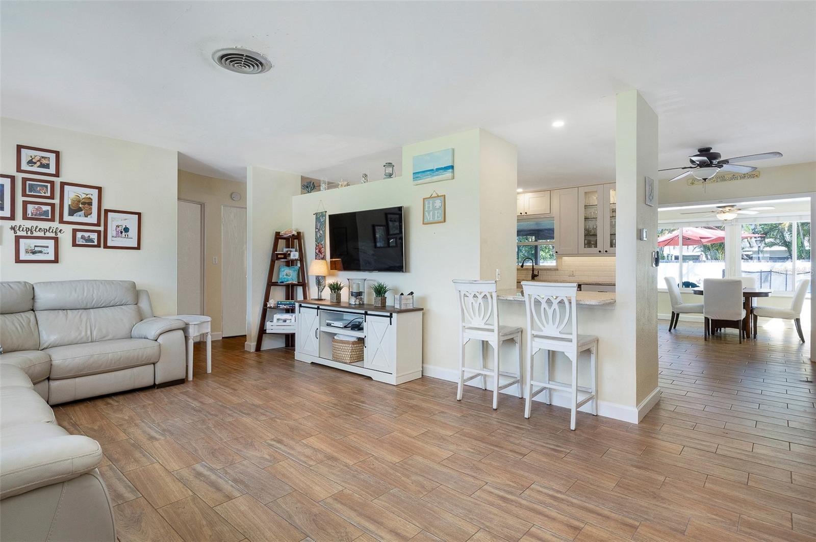 Image 2 of 23 For 731 44th Avenue Ne