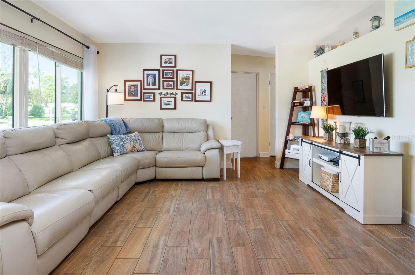 Image 3 of 23 For 731 44th Avenue Ne