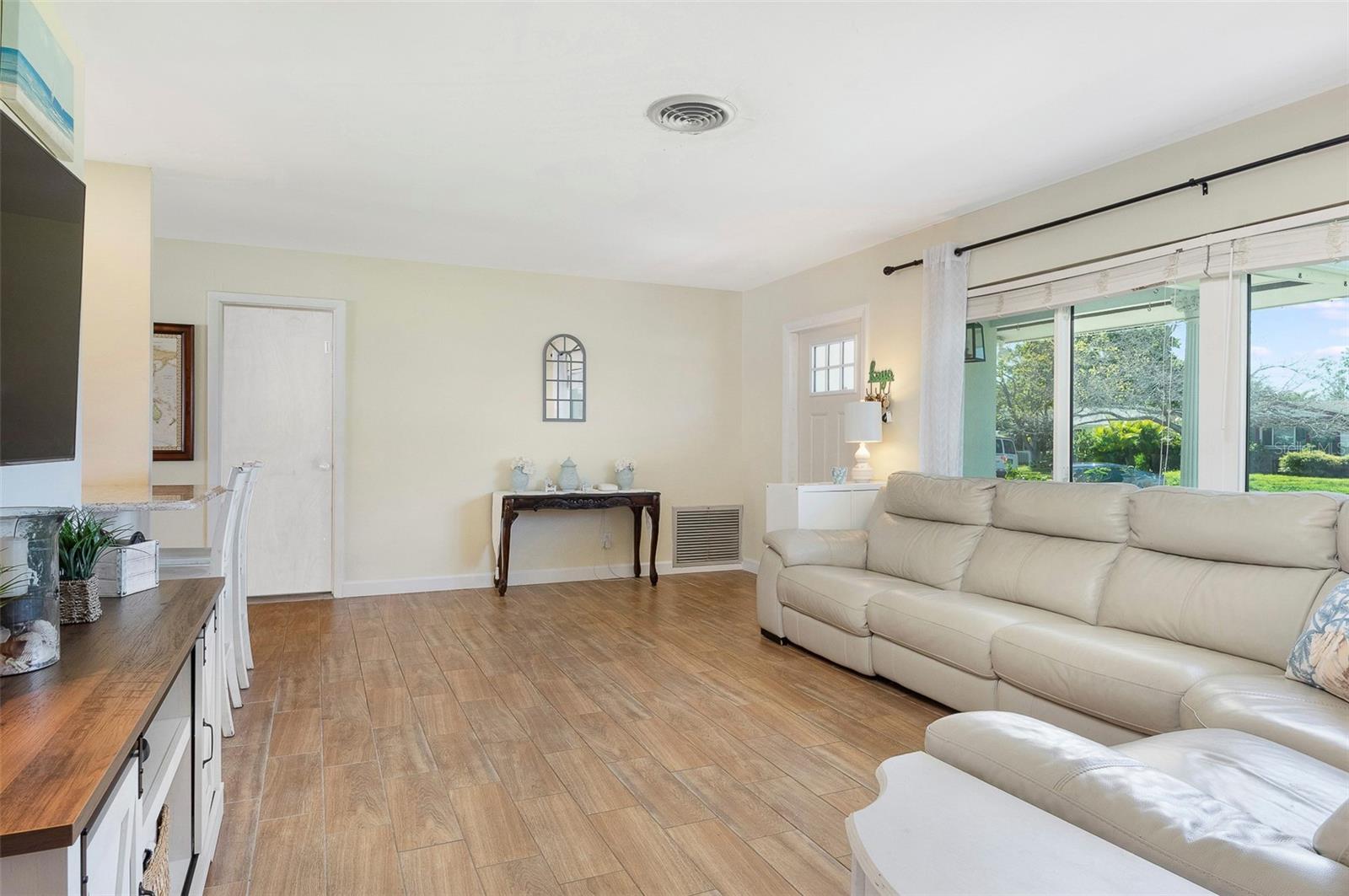 Image 4 of 23 For 731 44th Avenue Ne