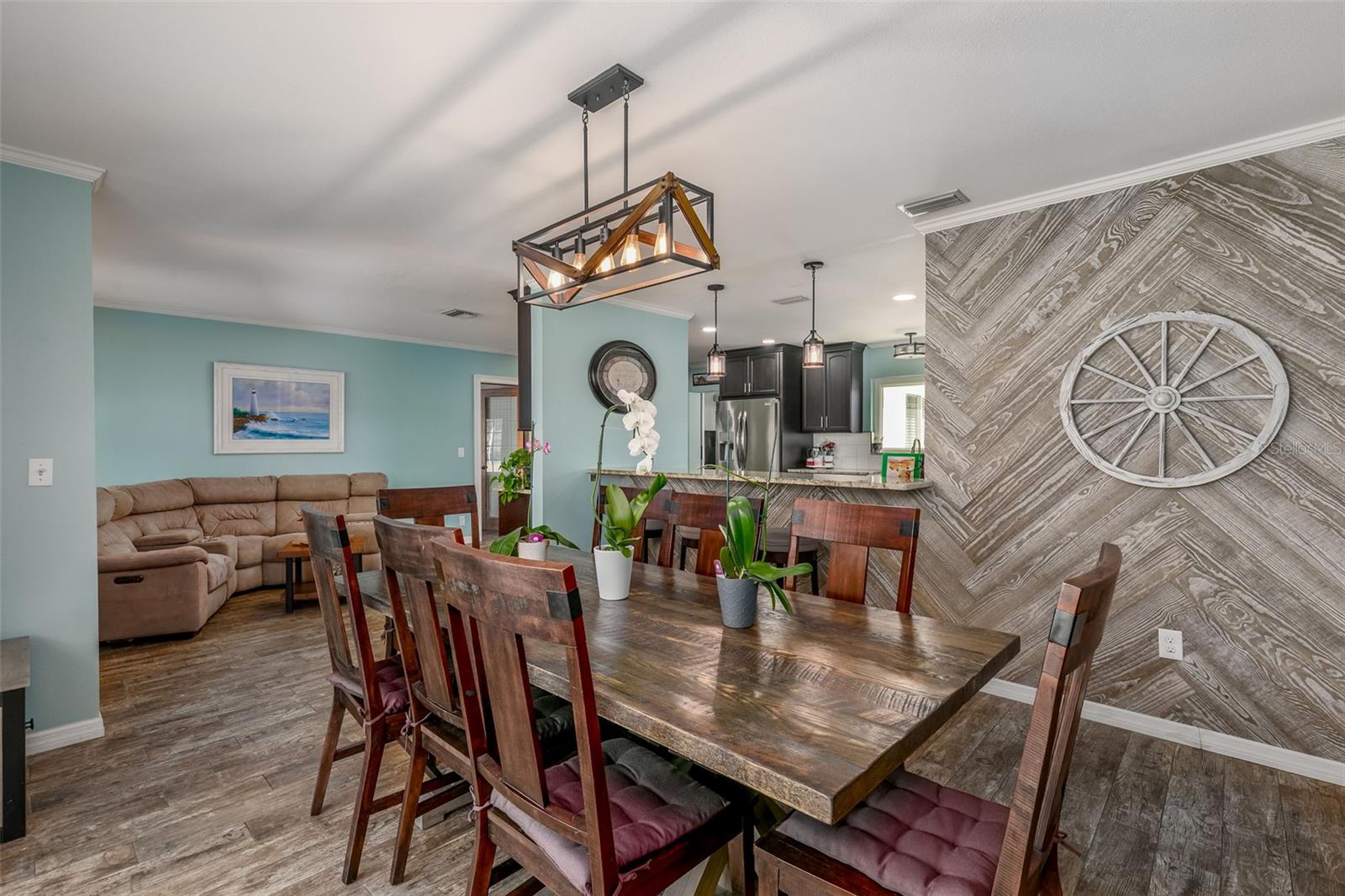 Image 6 of 33 For 3601 56th Street N