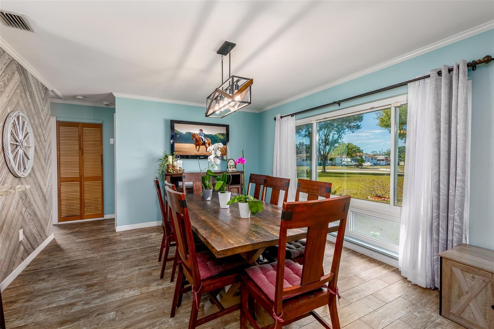 Image 8 of 33 For 3601 56th Street N