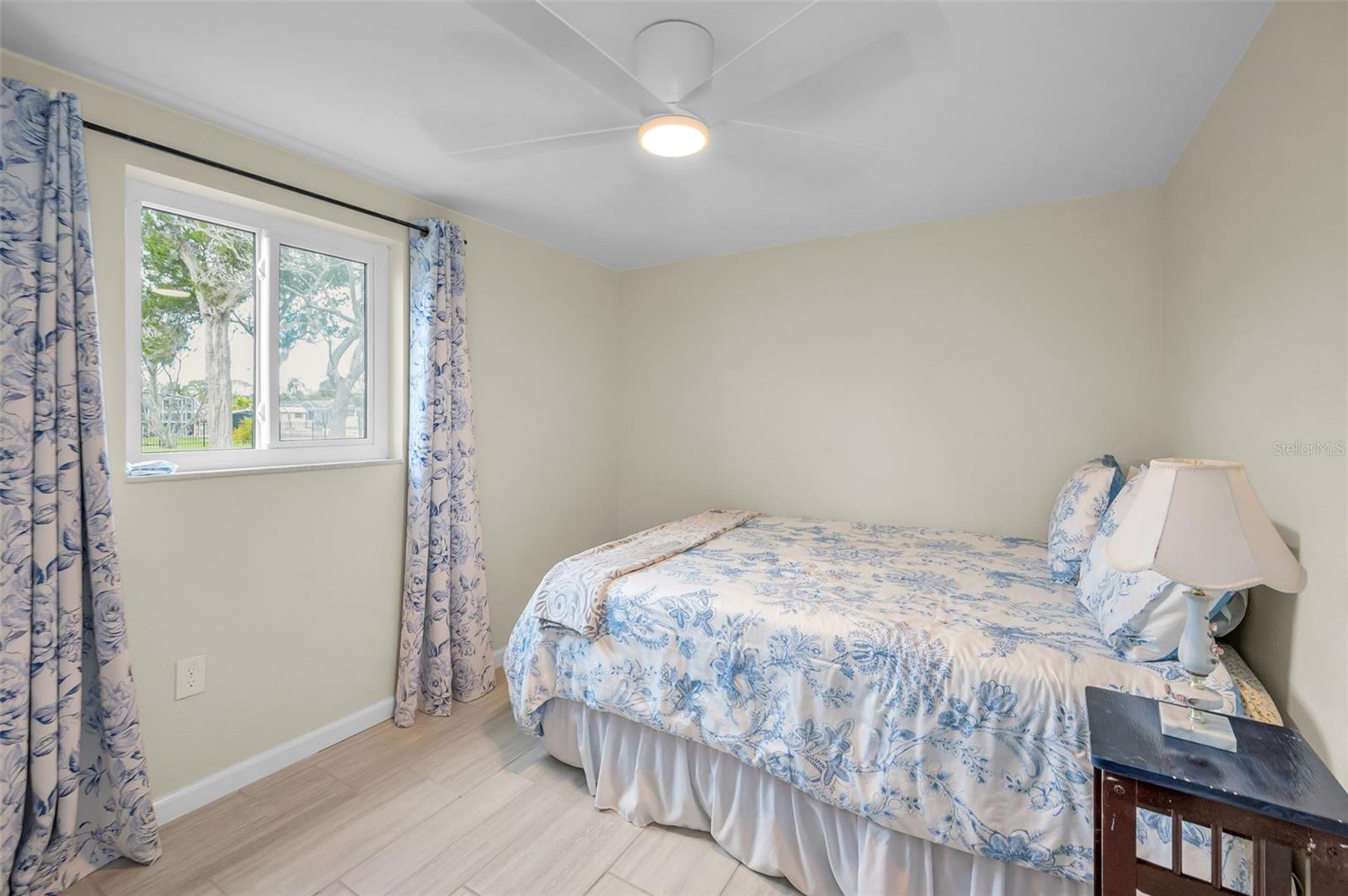 Image 17 of 50 For 5433 Bluepoint Drive