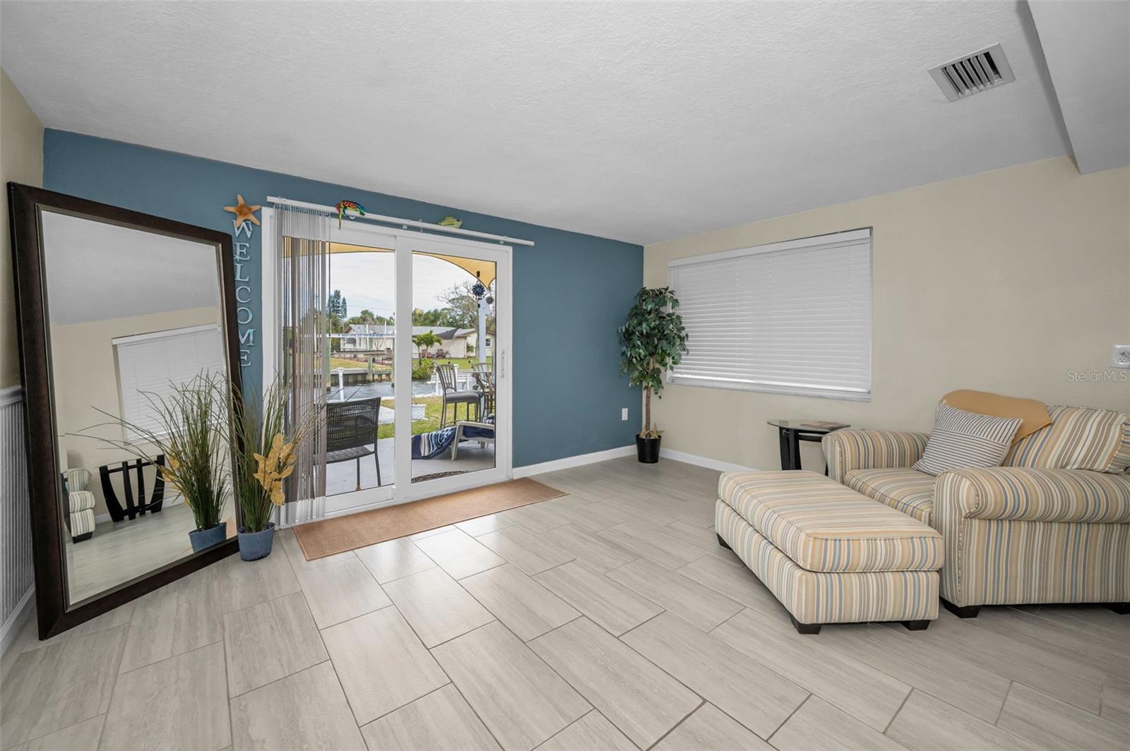 Image 5 of 50 For 5433 Bluepoint Drive