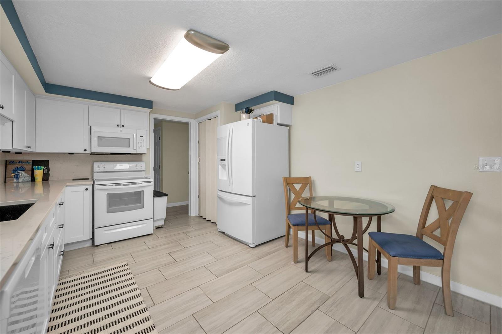 Image 7 of 50 For 5433 Bluepoint Drive