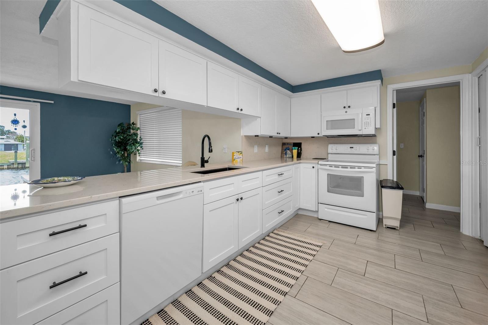 Image 8 of 50 For 5433 Bluepoint Drive