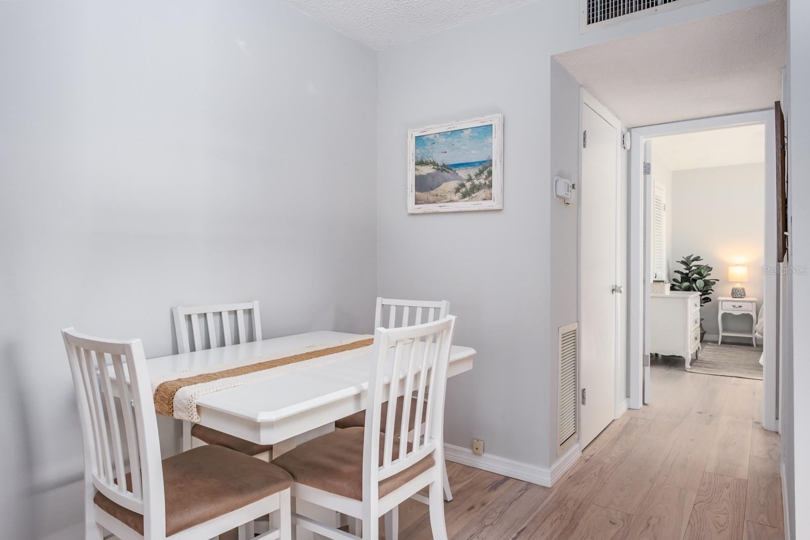 Image 15 of 33 For 7151 Sunset Way 10