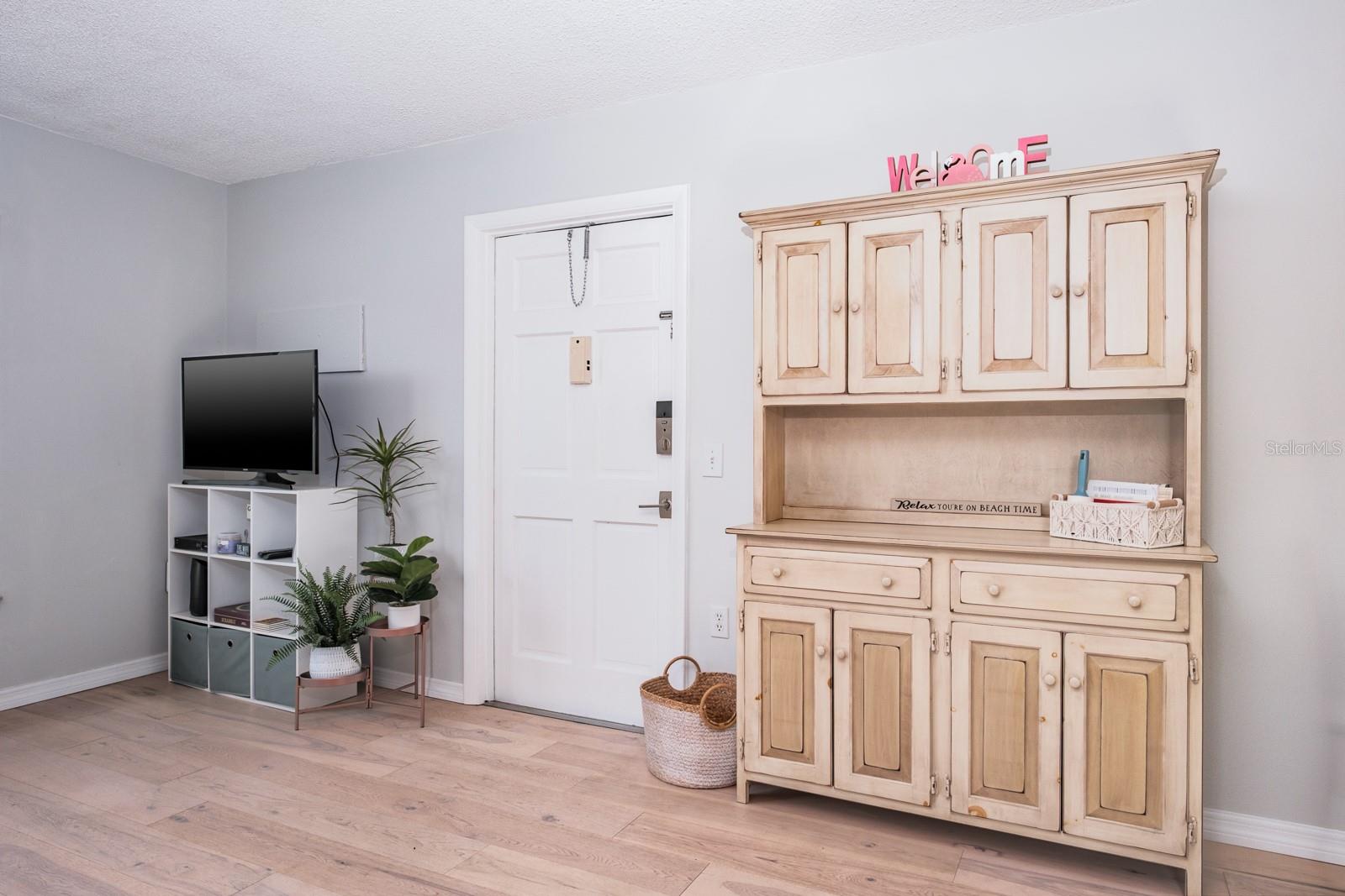 Image 6 of 33 For 7151 Sunset Way 10