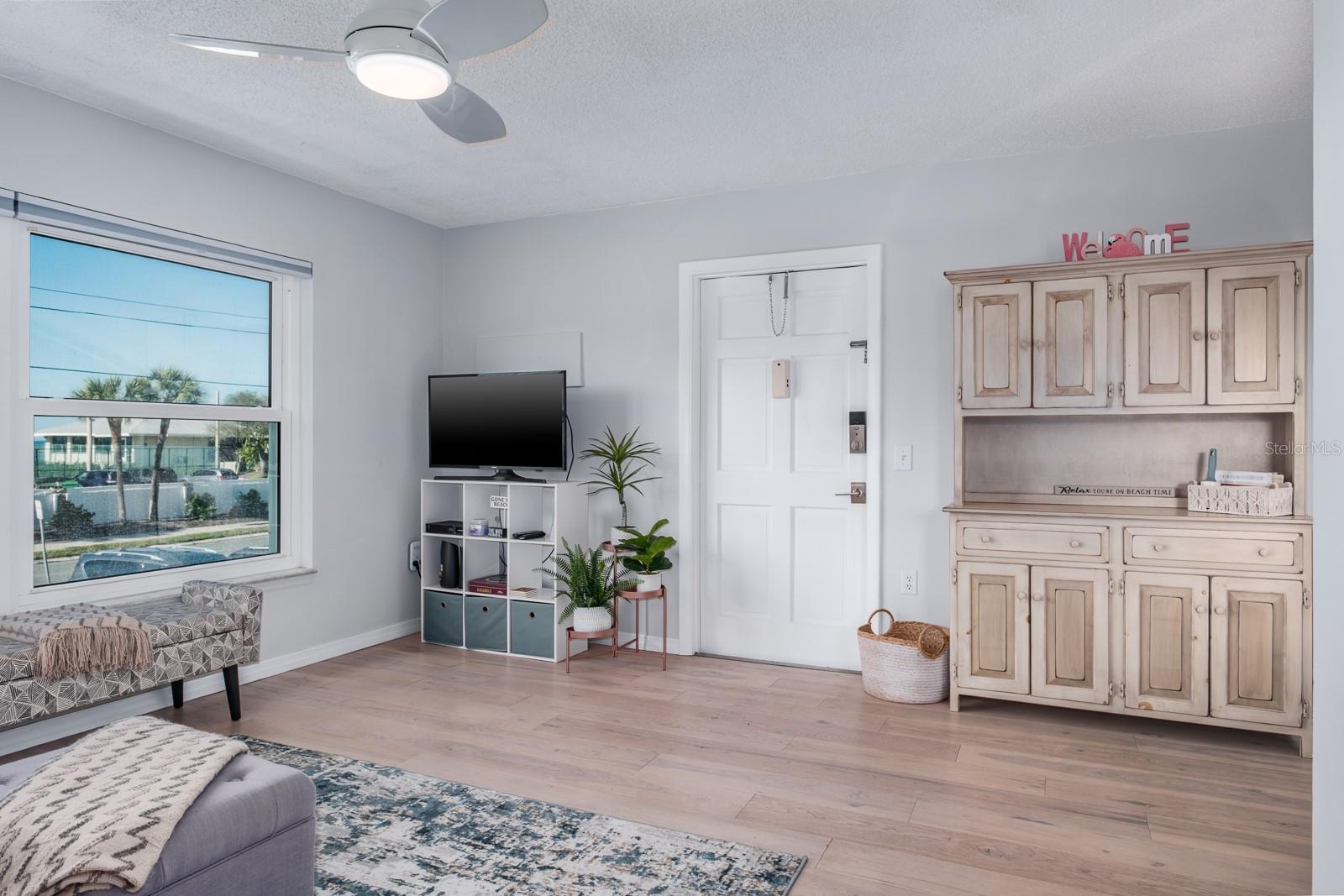 Image 7 of 33 For 7151 Sunset Way 10