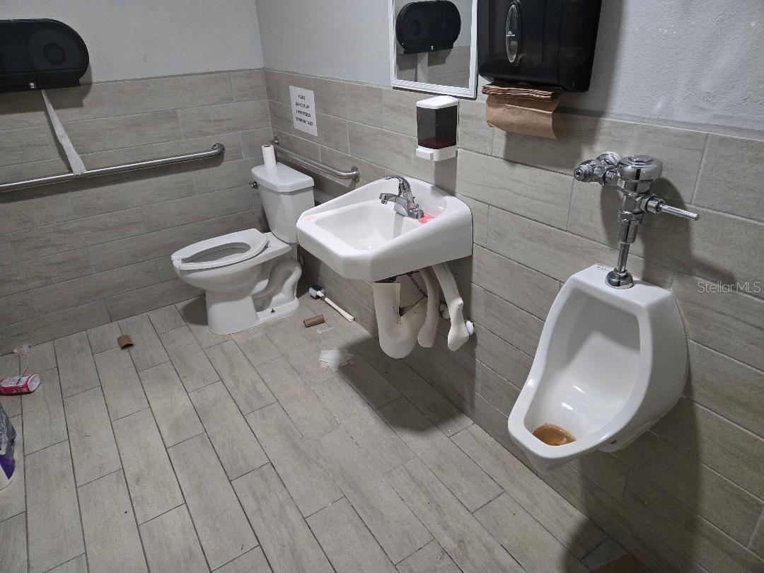 Image 12 of 14 For 10517 Riverview Drive