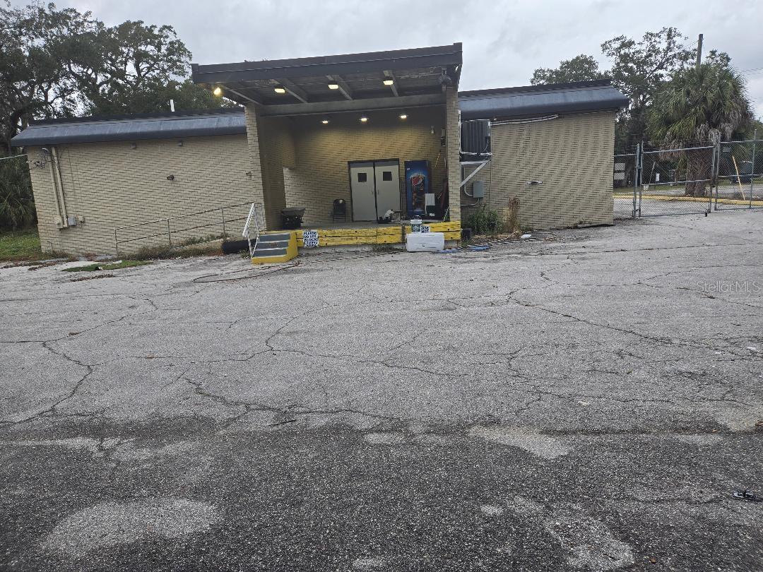 Image 5 of 14 For 10517 Riverview Drive