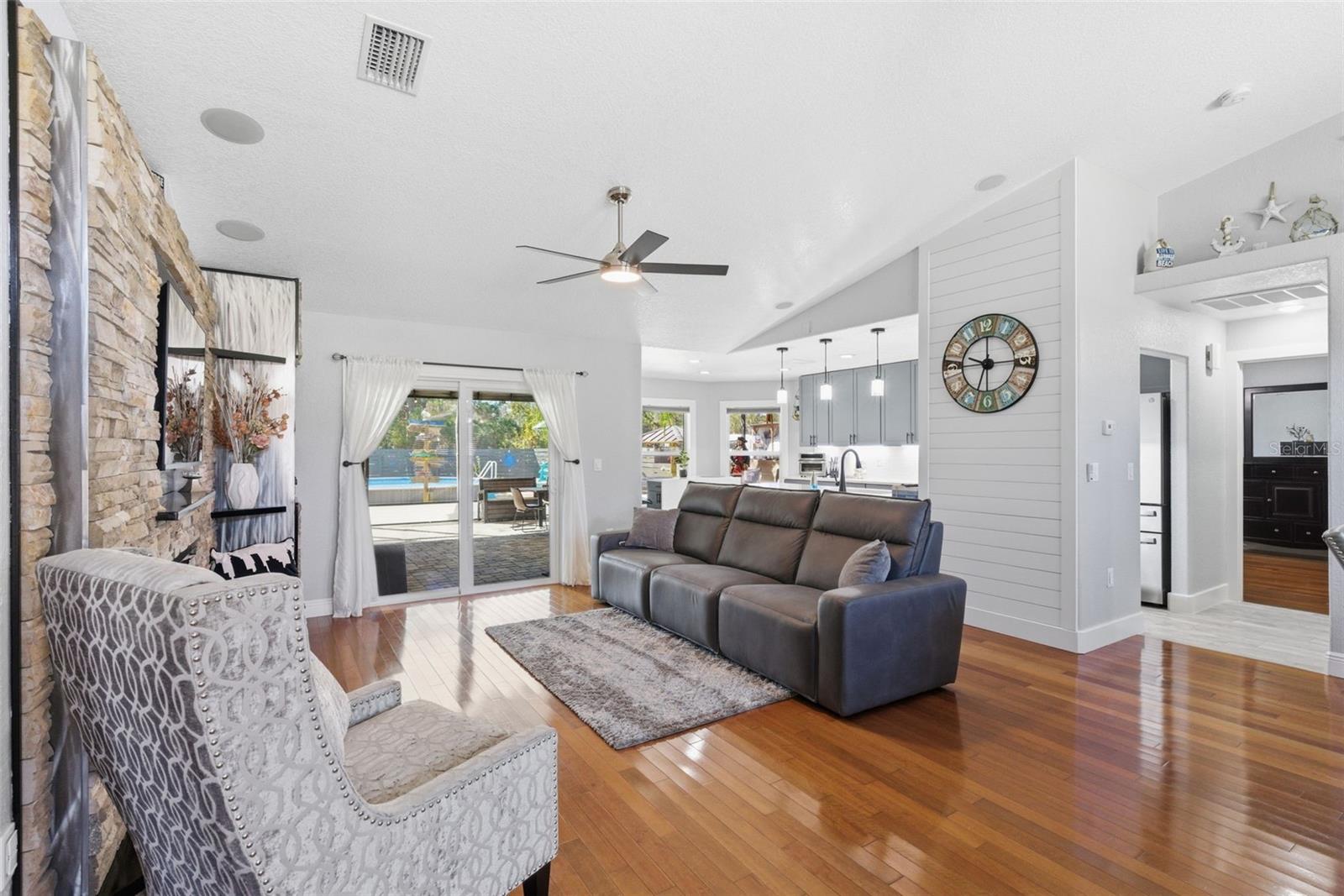 Image 10 of 100 For 26604 Pheasant Run