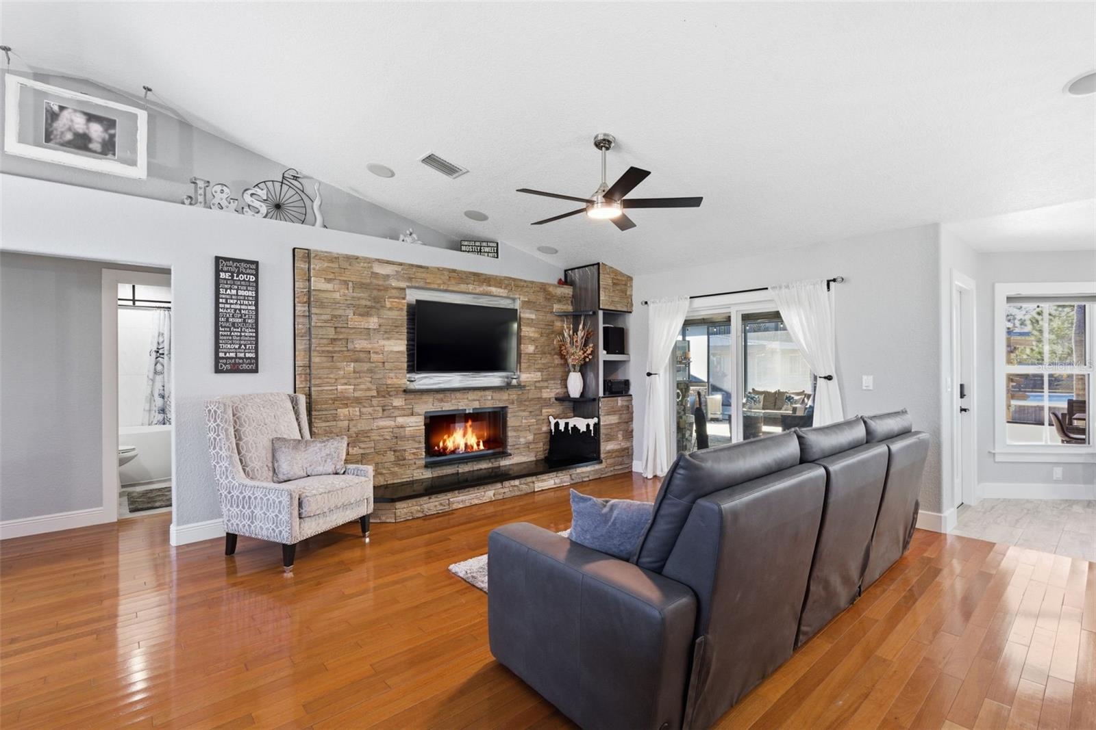 Image 11 of 100 For 26604 Pheasant Run