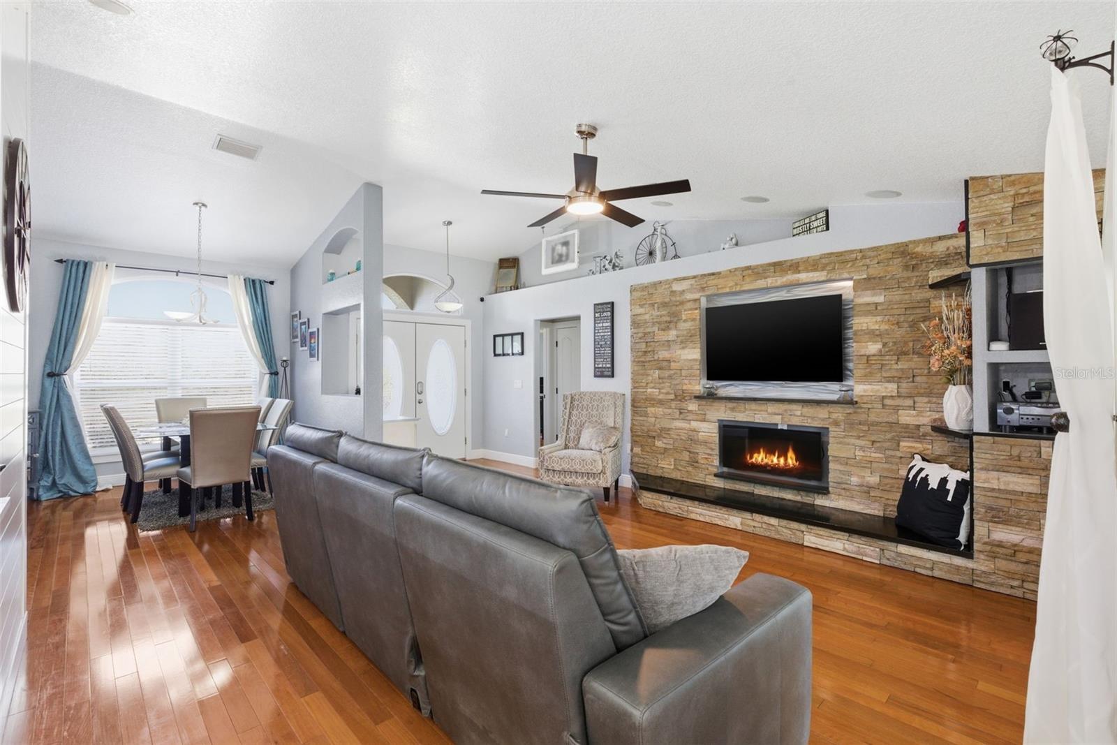 Image 13 of 100 For 26604 Pheasant Run