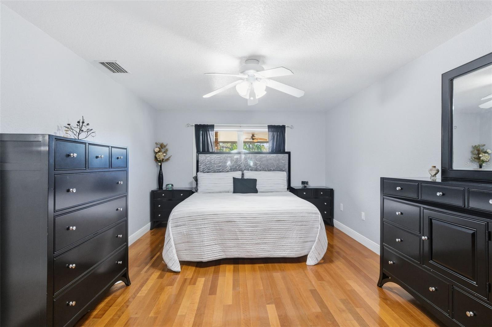 Image 21 of 100 For 26604 Pheasant Run